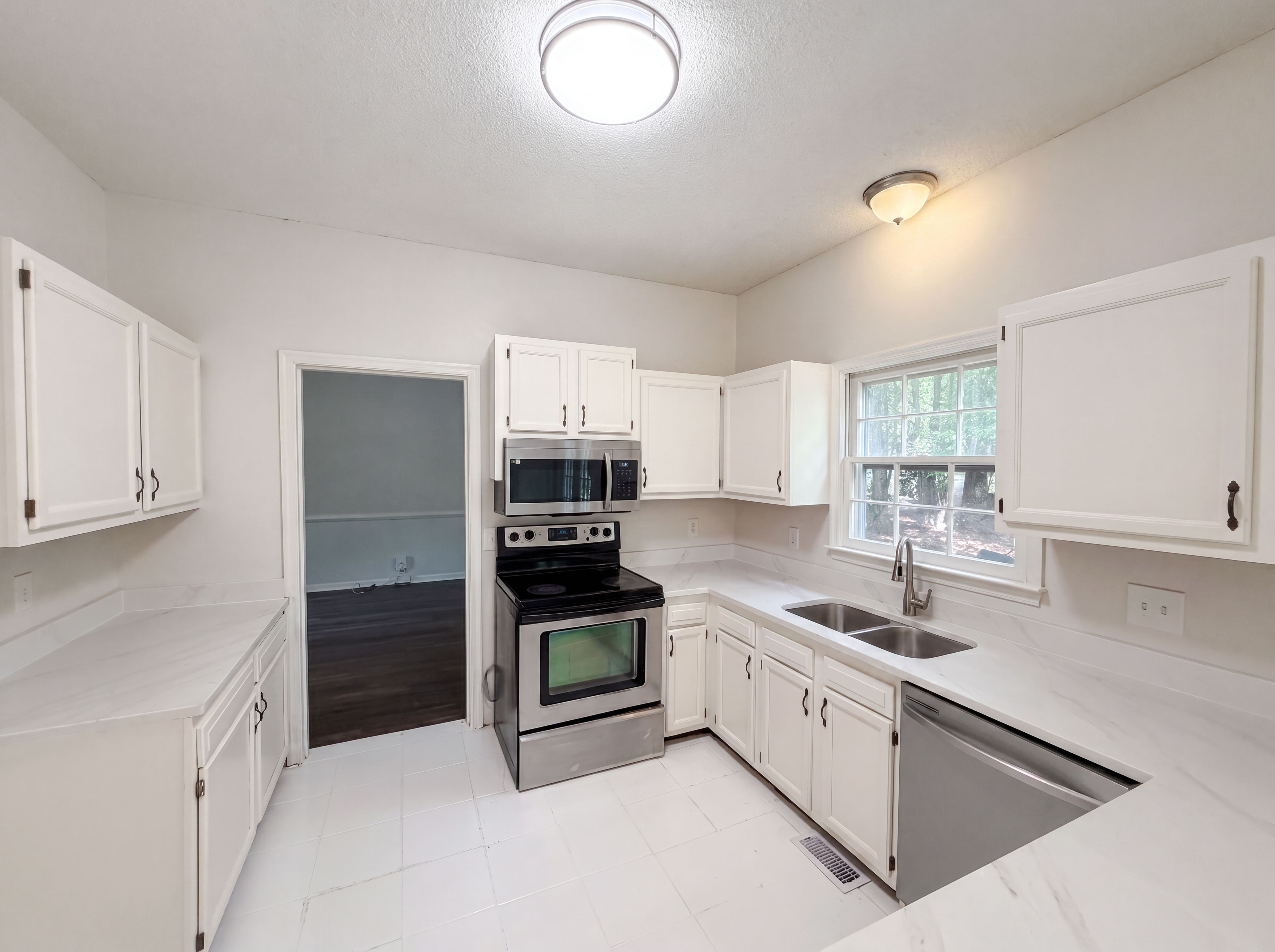 Photo 2 of 16 of 5209 Heelands Ct, Raleigh, NC