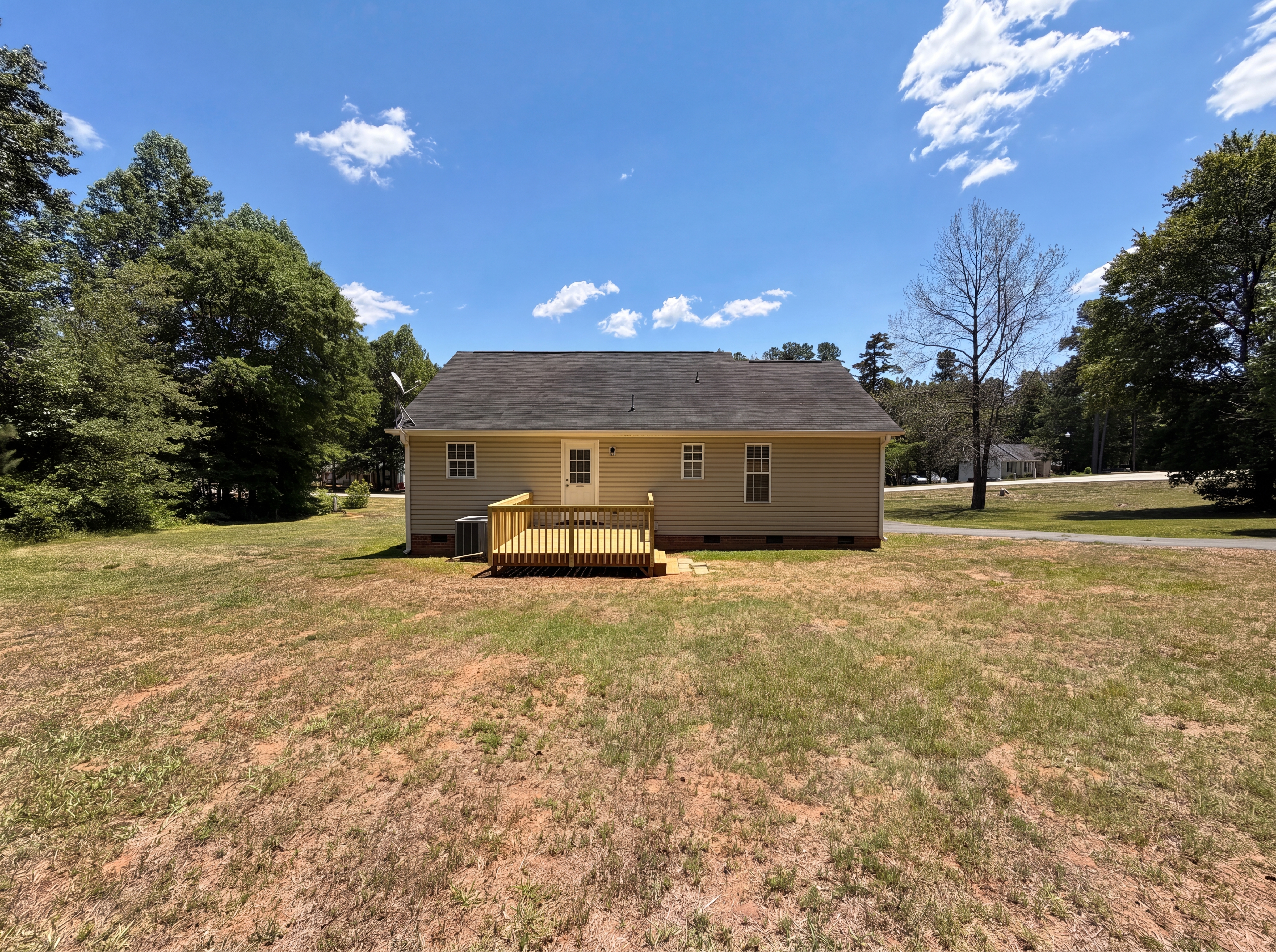 Photo 5 of 14 of 2137 Sterling Creek Ln, Franklinton, NC