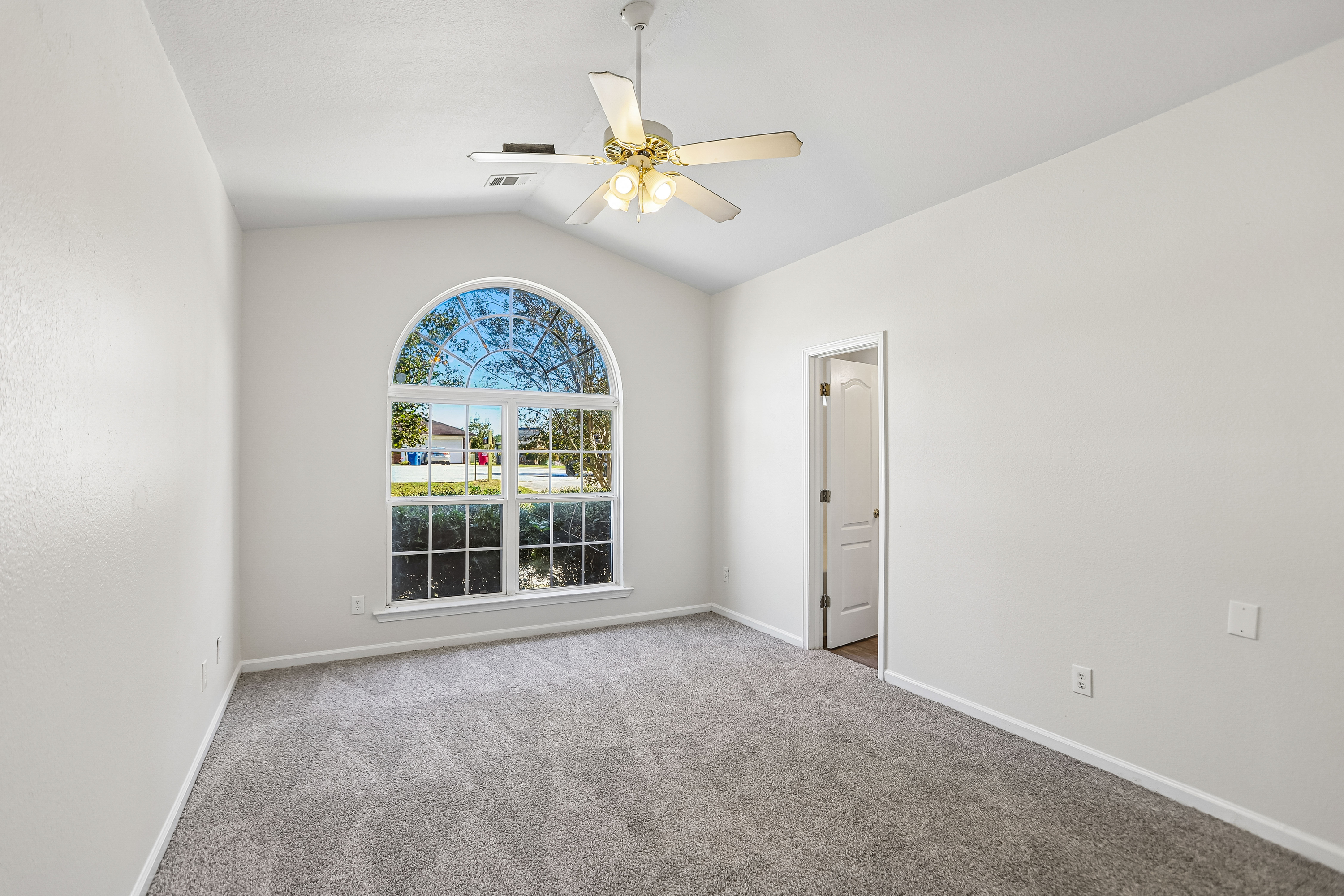Photo 4 of 19 of 387 Apple Blossom Way, Macon, GA