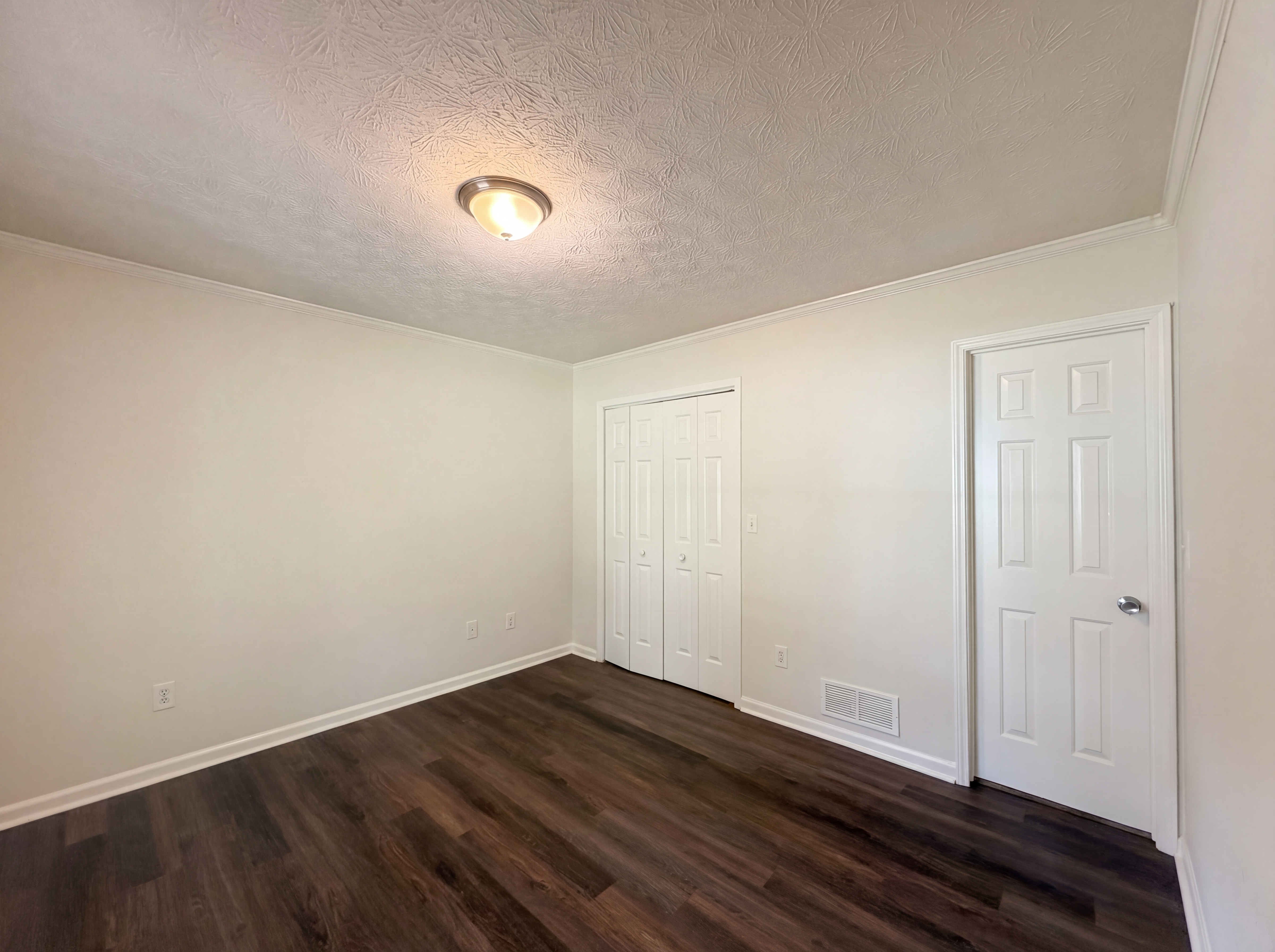 Photo 4 of 31 of 4479 Alpine Ct, Snellville, GA