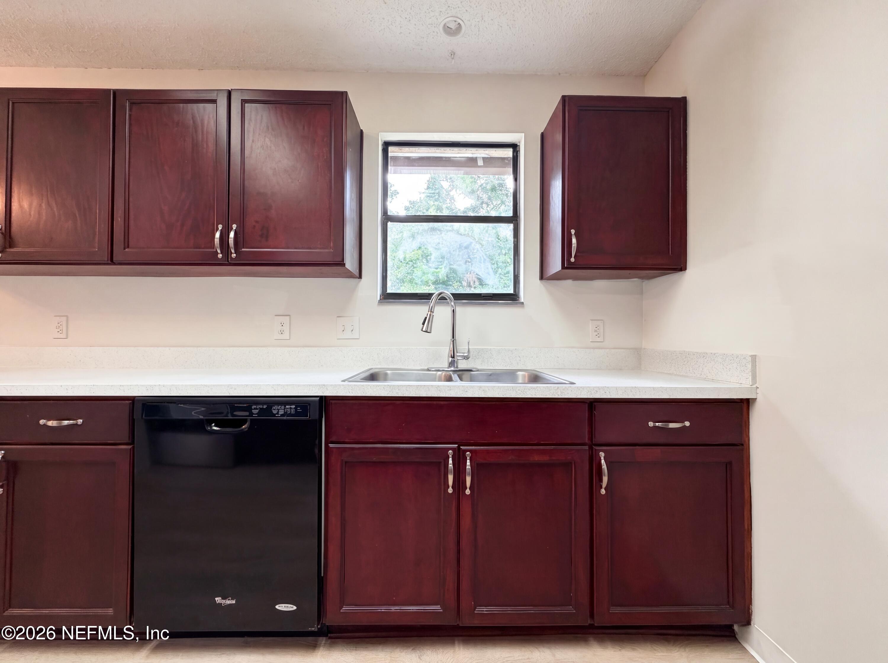 Photo 7 of 18 of 8510 McNeill Rd, Jacksonville, FL