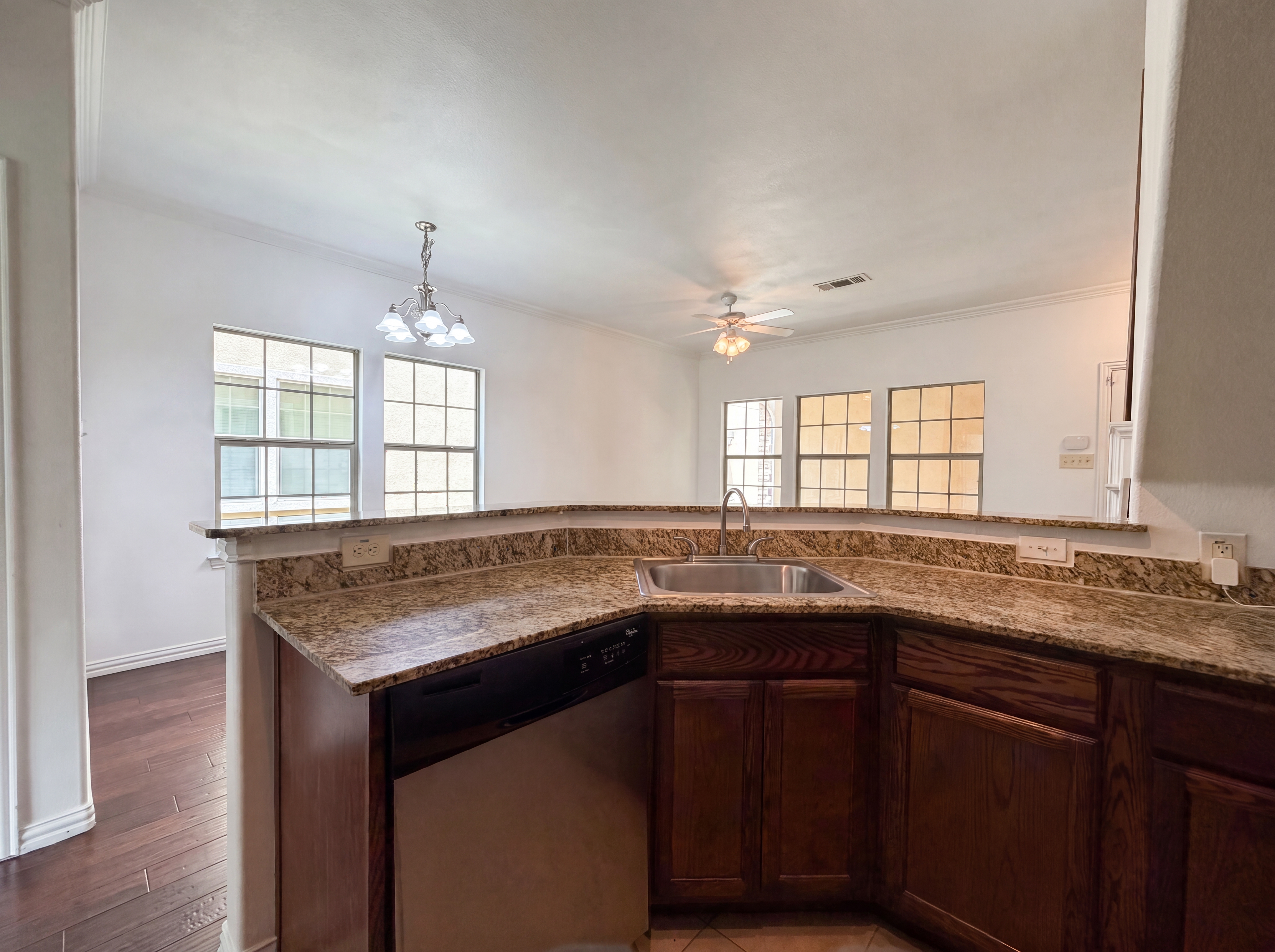 Photo 6 of 23 of 1524 Aldra Dr, Fort Worth, TX