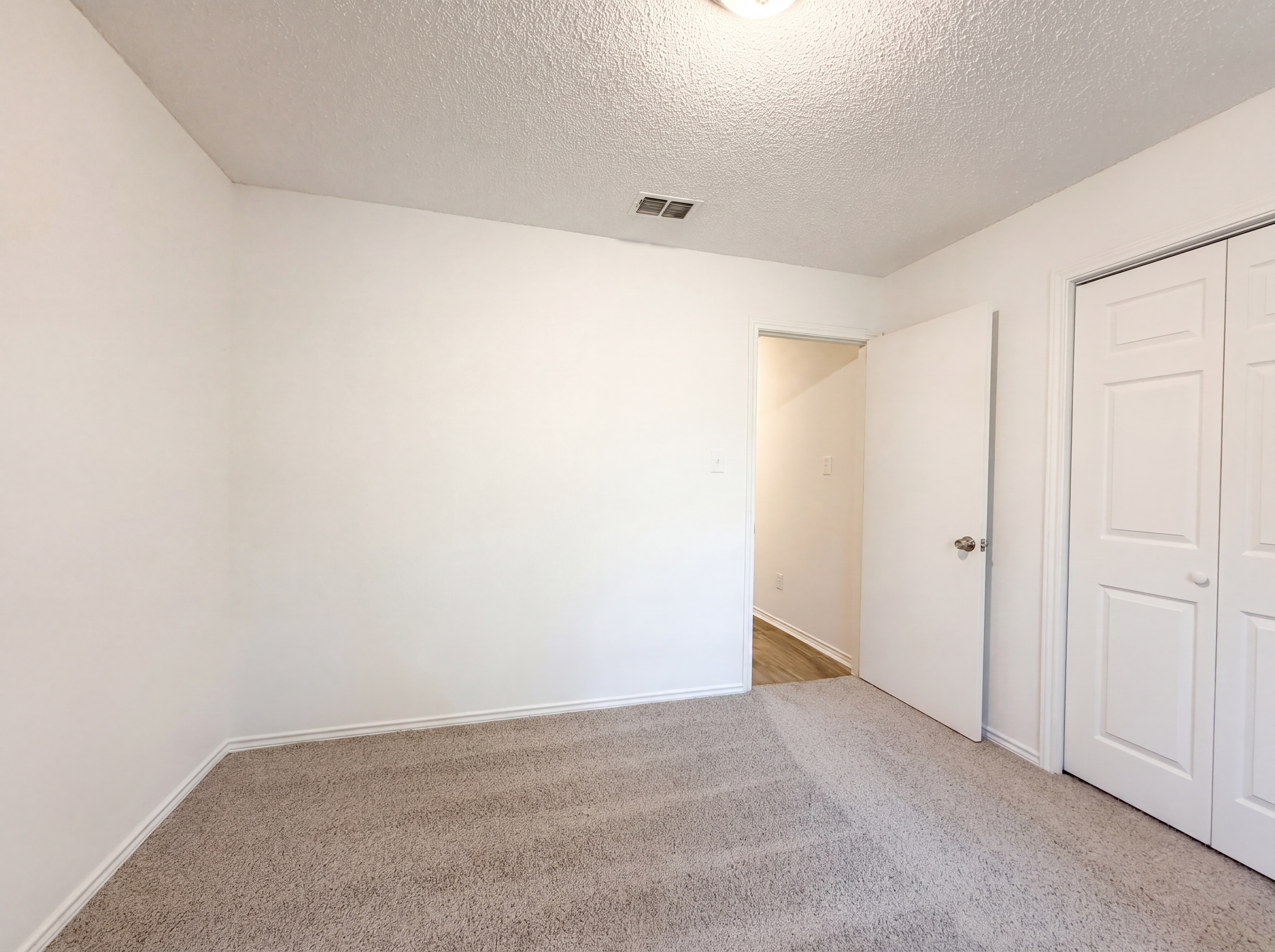 Photo 16 of 19 of 3628 Riverhead Dr, Arlington, TX