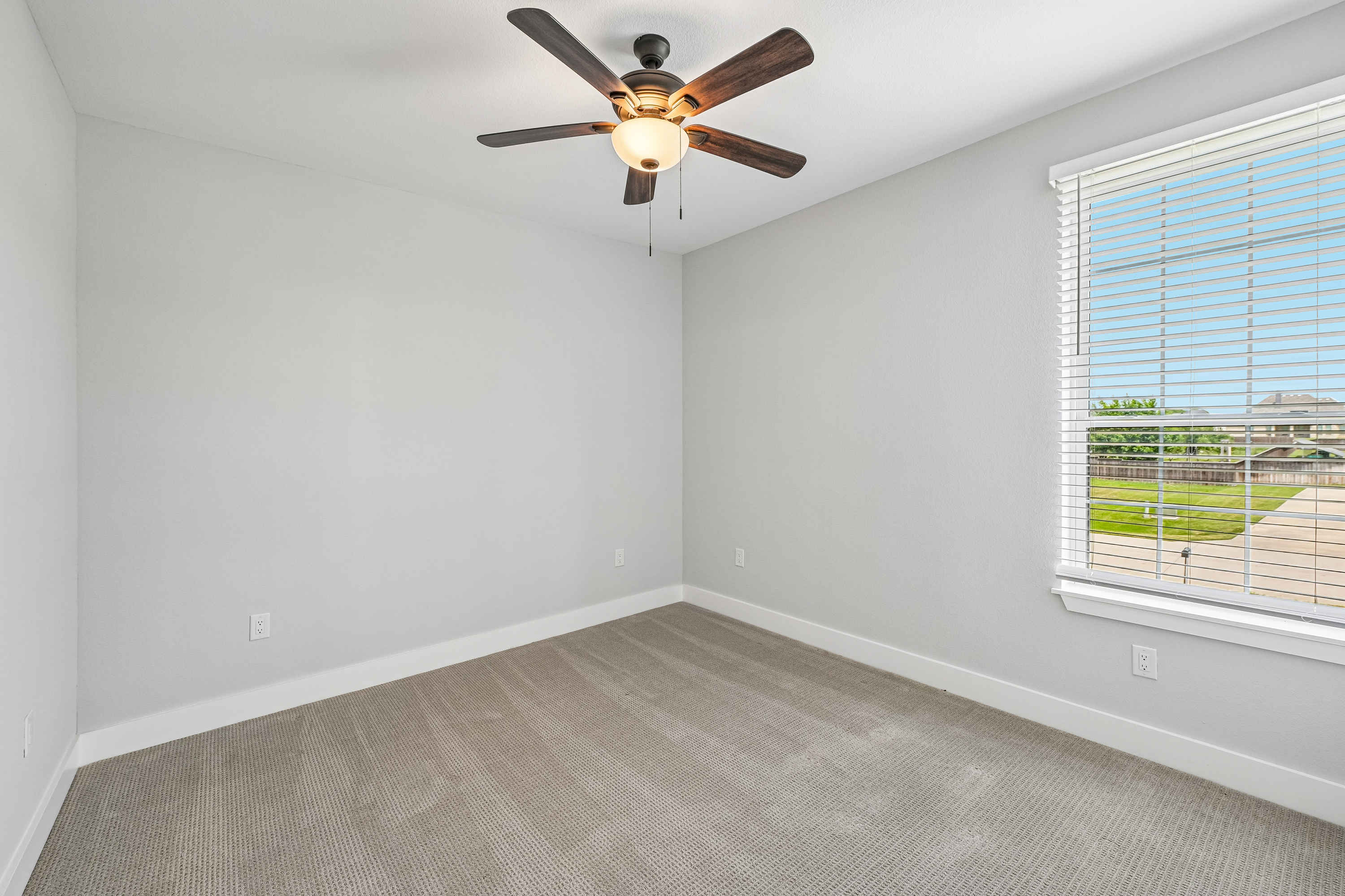 Photo 18 of 44 of 681 Davenport Dr, Waxahachie, TX