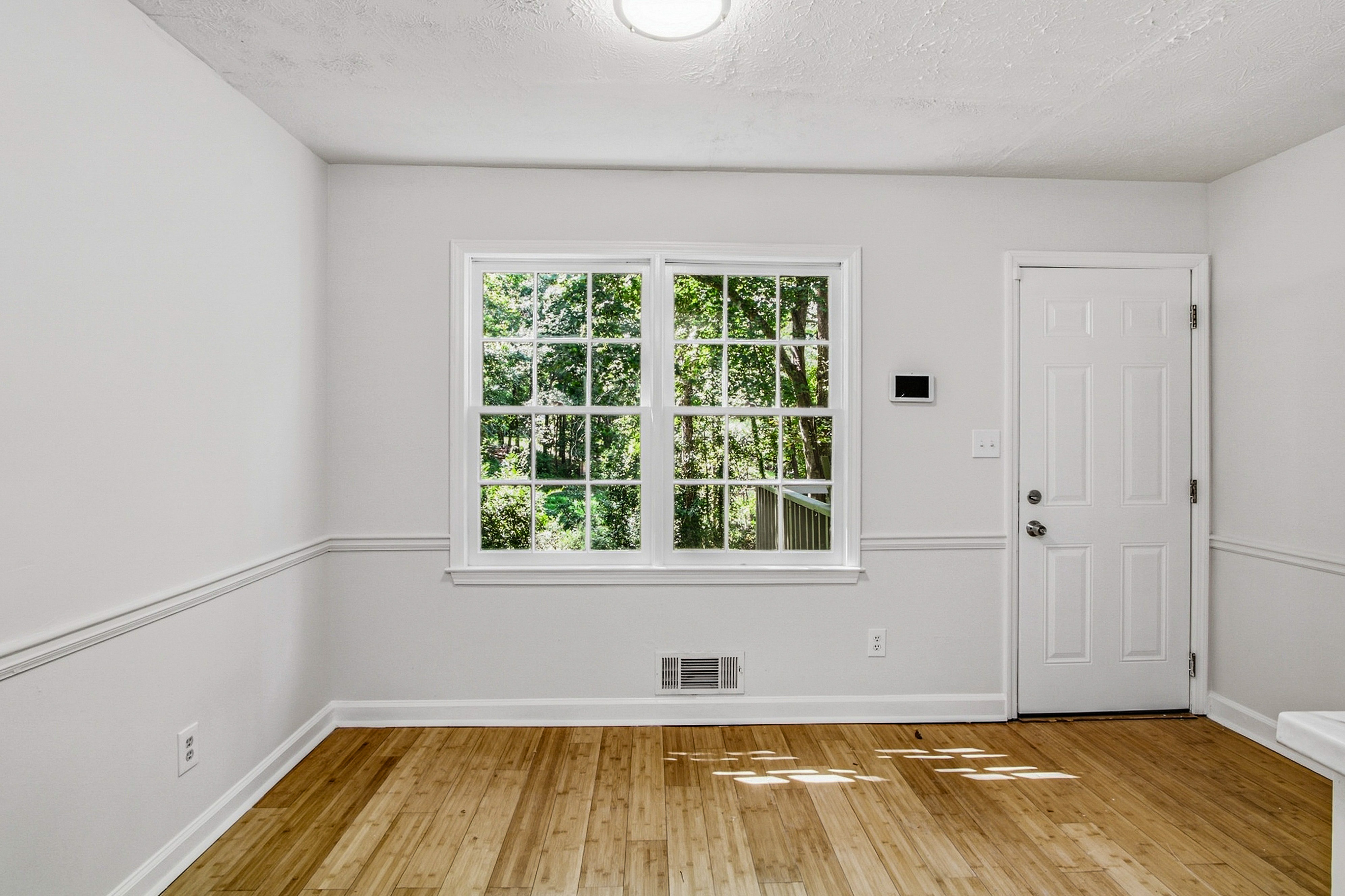 Photo 9 of 29 of 1039 Plantation Blvd SE, Conyers, GA