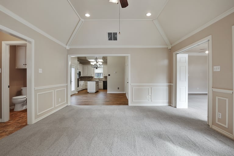 Photo 3 of 26 - 9 Red Oak Ct, Mansfield, TX 76063