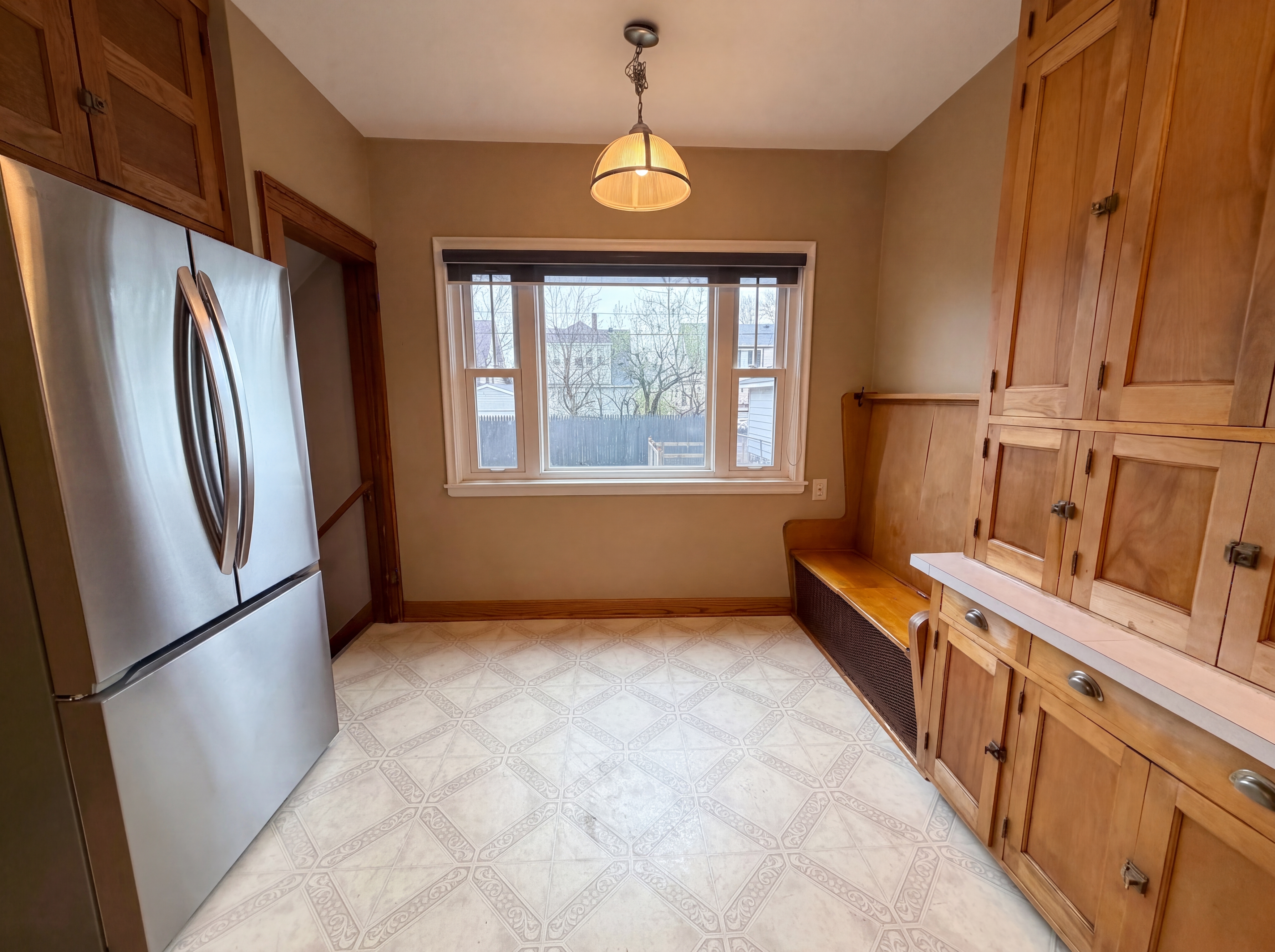 Photo 12 of 28 of 1144 Hawthorne Ave E, St. Paul, MN