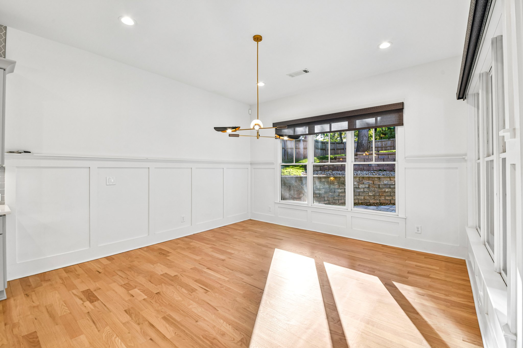 Photo 11 of 30 of 2073 Candler Road SE, Atlanta, GA