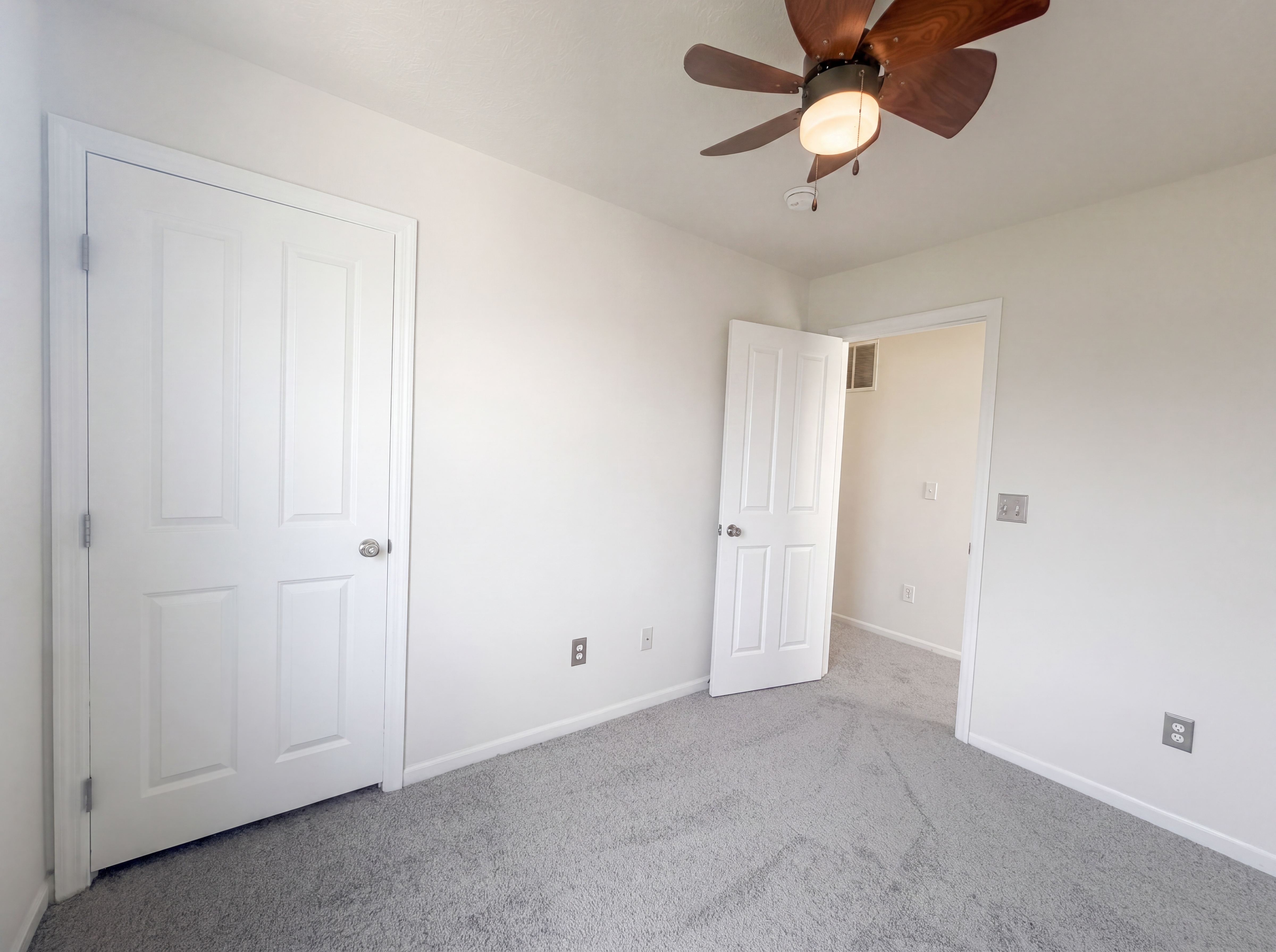 Photo 14 of 33 of 825 Summerville Dr, Delaware, OH