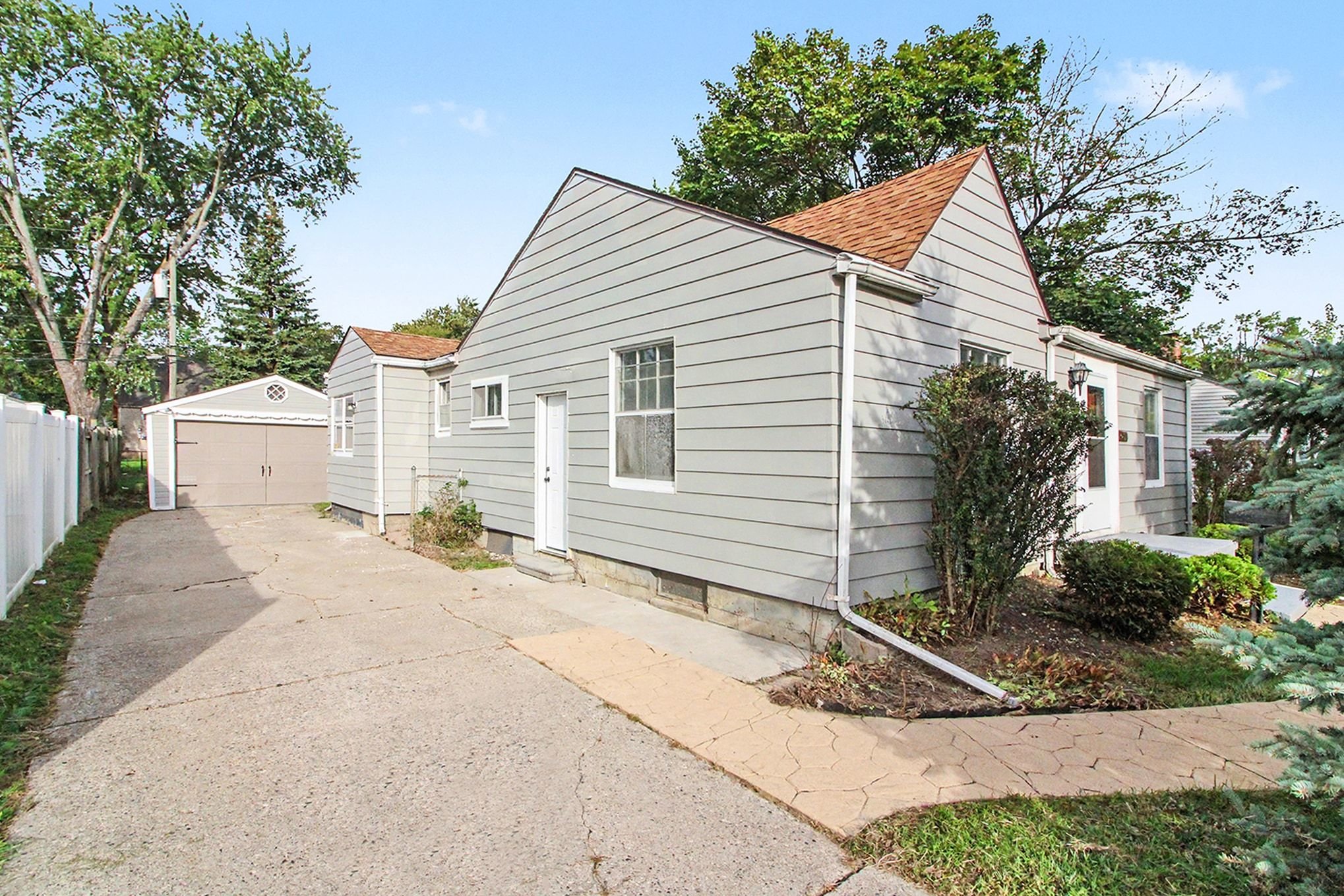 Photo 12 of 15 of 4069 Griffith Ave, Berkley, MI