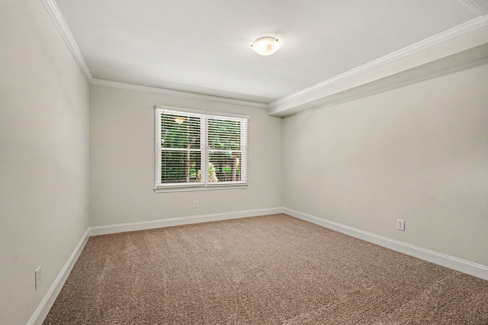 Photo 14 of 25 of 977 Sunny Glenn Ct, Lawrenceville, GA