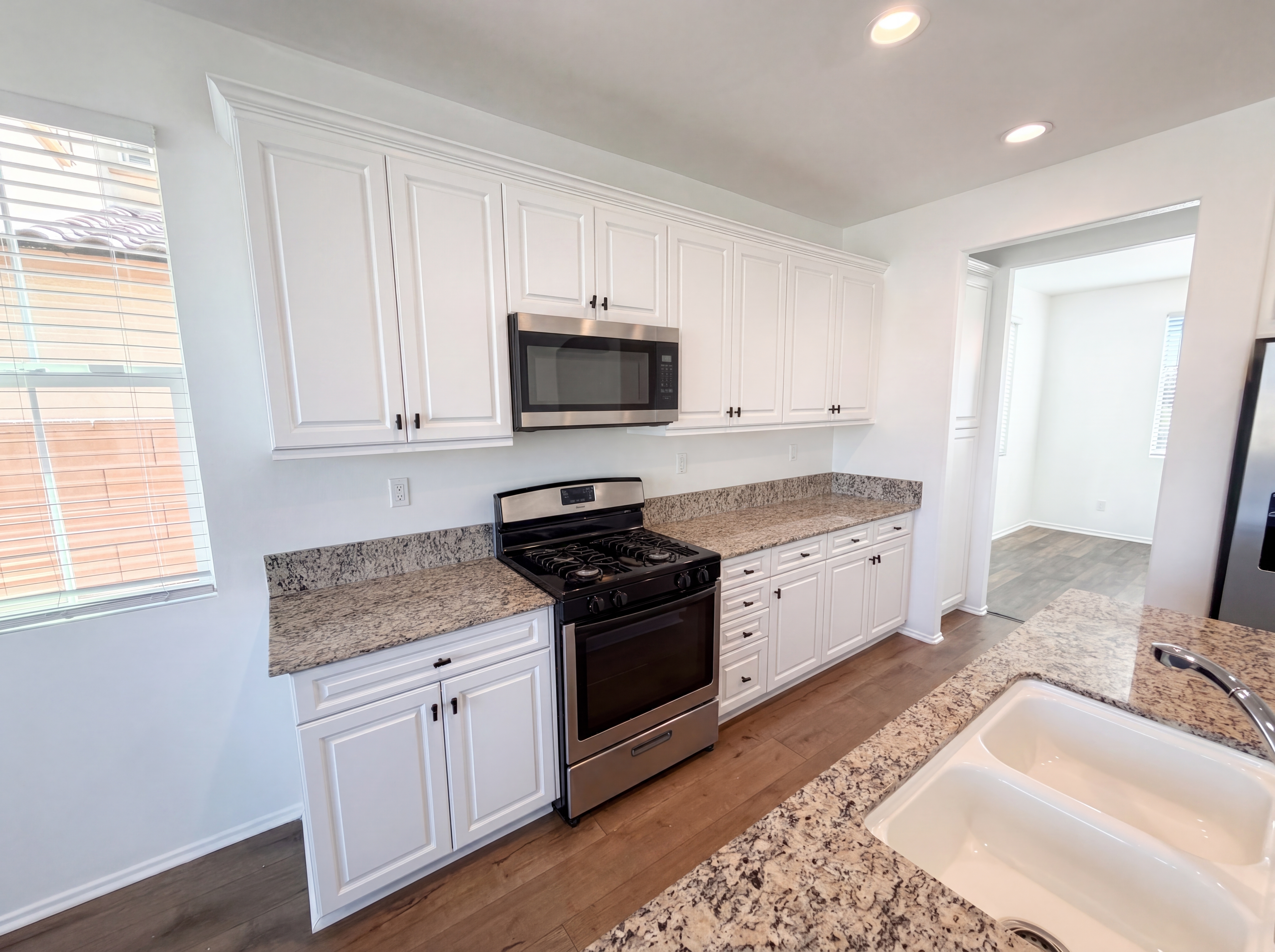 Photo 7 of 34 of 15110 Paseo Verde Pl, Victorville, CA