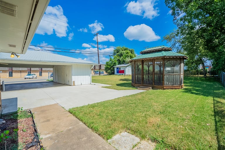 Photo 28 of 31 - 1903 Leslie St, Denton, TX 76205