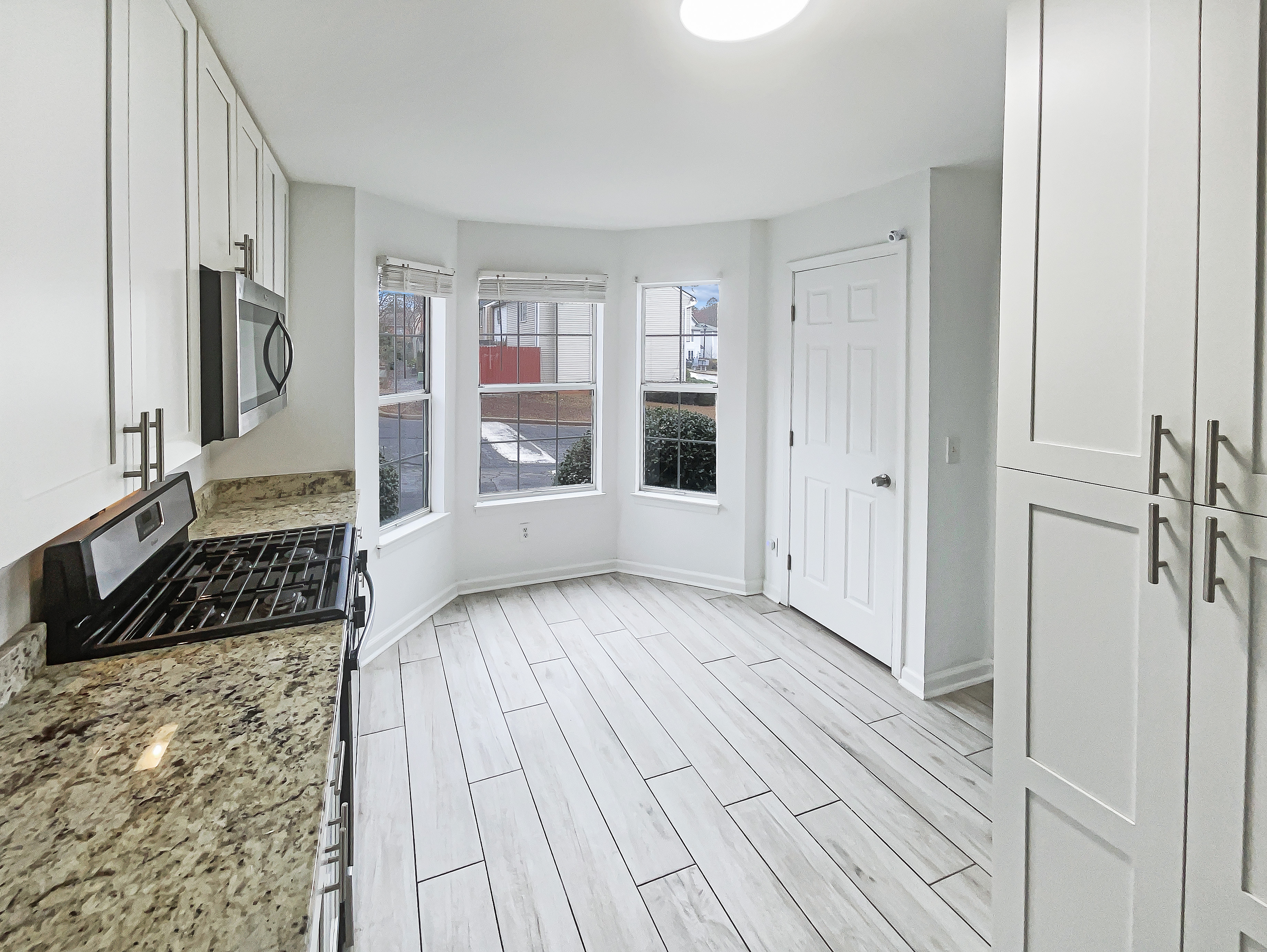 Photo 13 of 23 of 6420 Wedgeview Dr, Tucker, GA