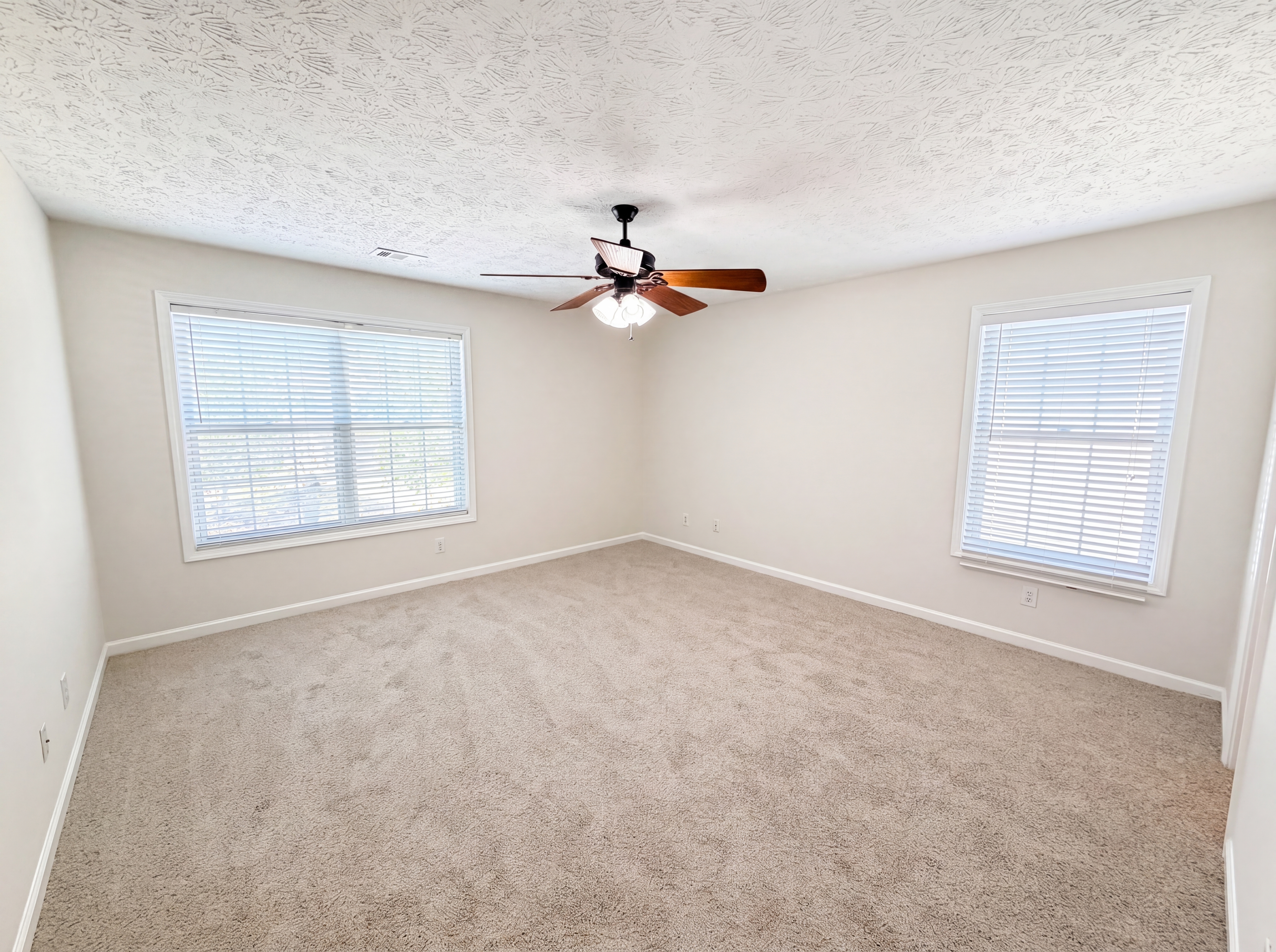 Photo 11 of 21 of 13331 Harpley Ct, Alpharetta, GA