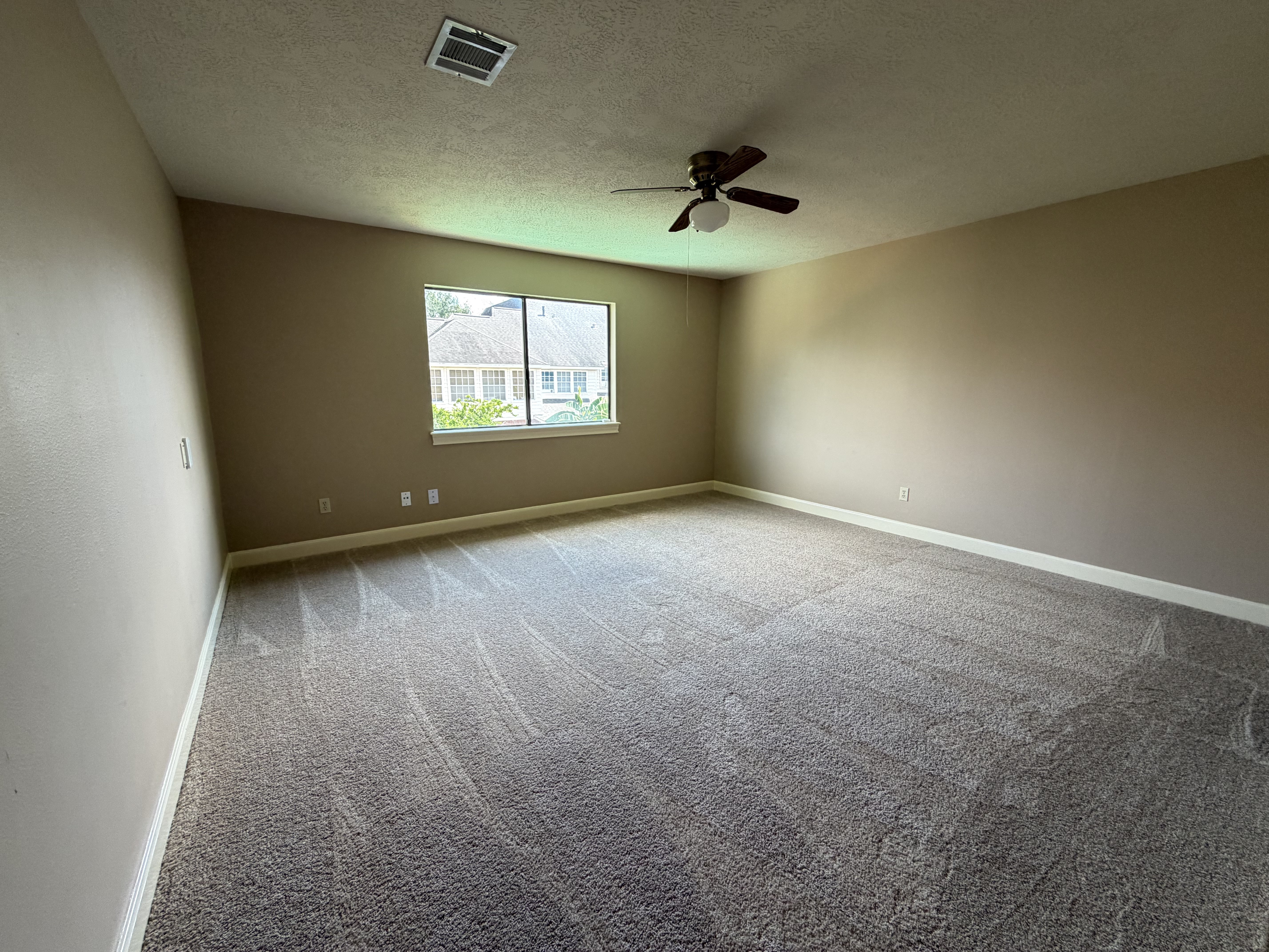 Photo 11 of 29 of 17418 Wilton Park Ct, Spring, TX