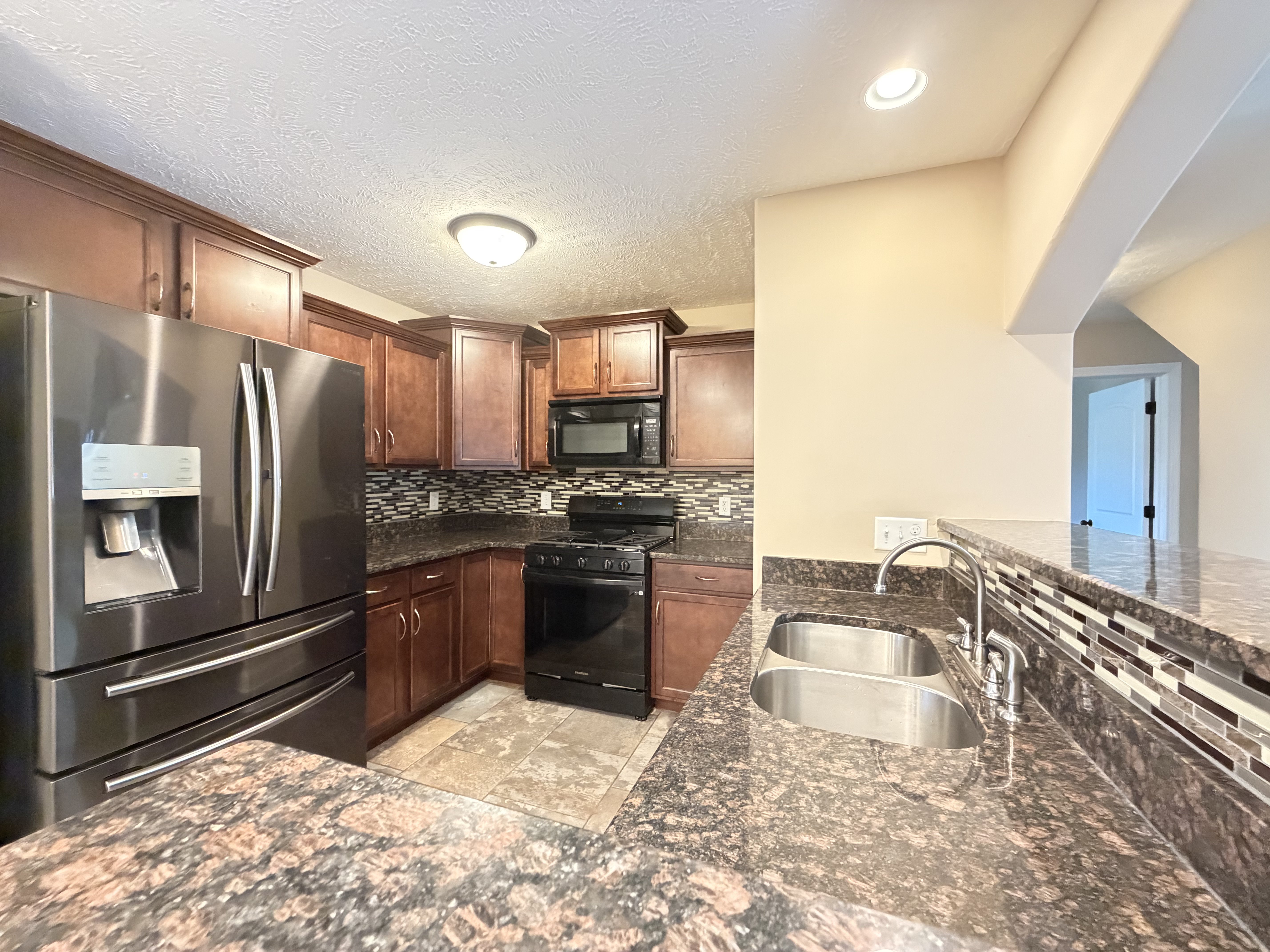 Photo 2 of 28 of 3208 Timberdale Dr, Clarksville, TN