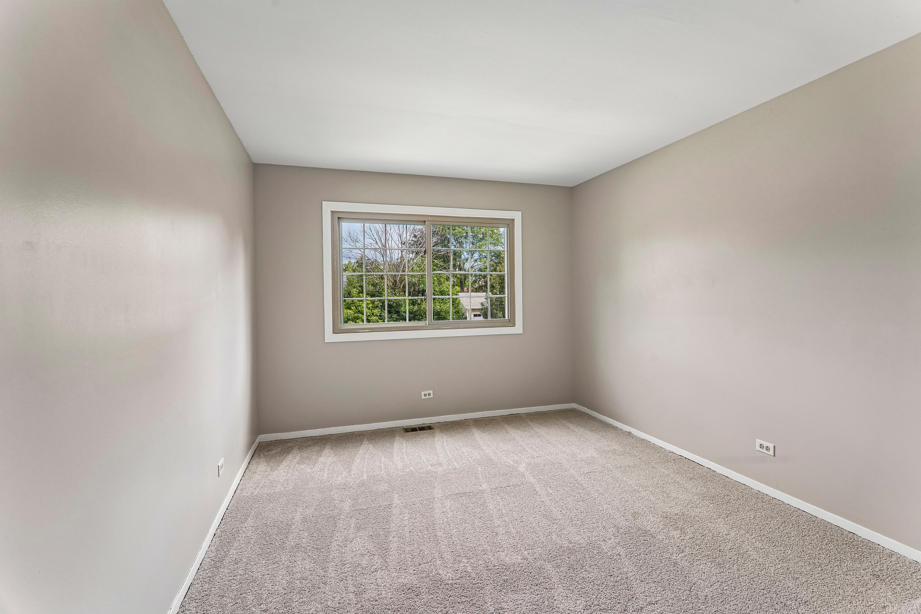 Photo 34 of 41 of 4399 Bluebird Ct, Gurnee, IL