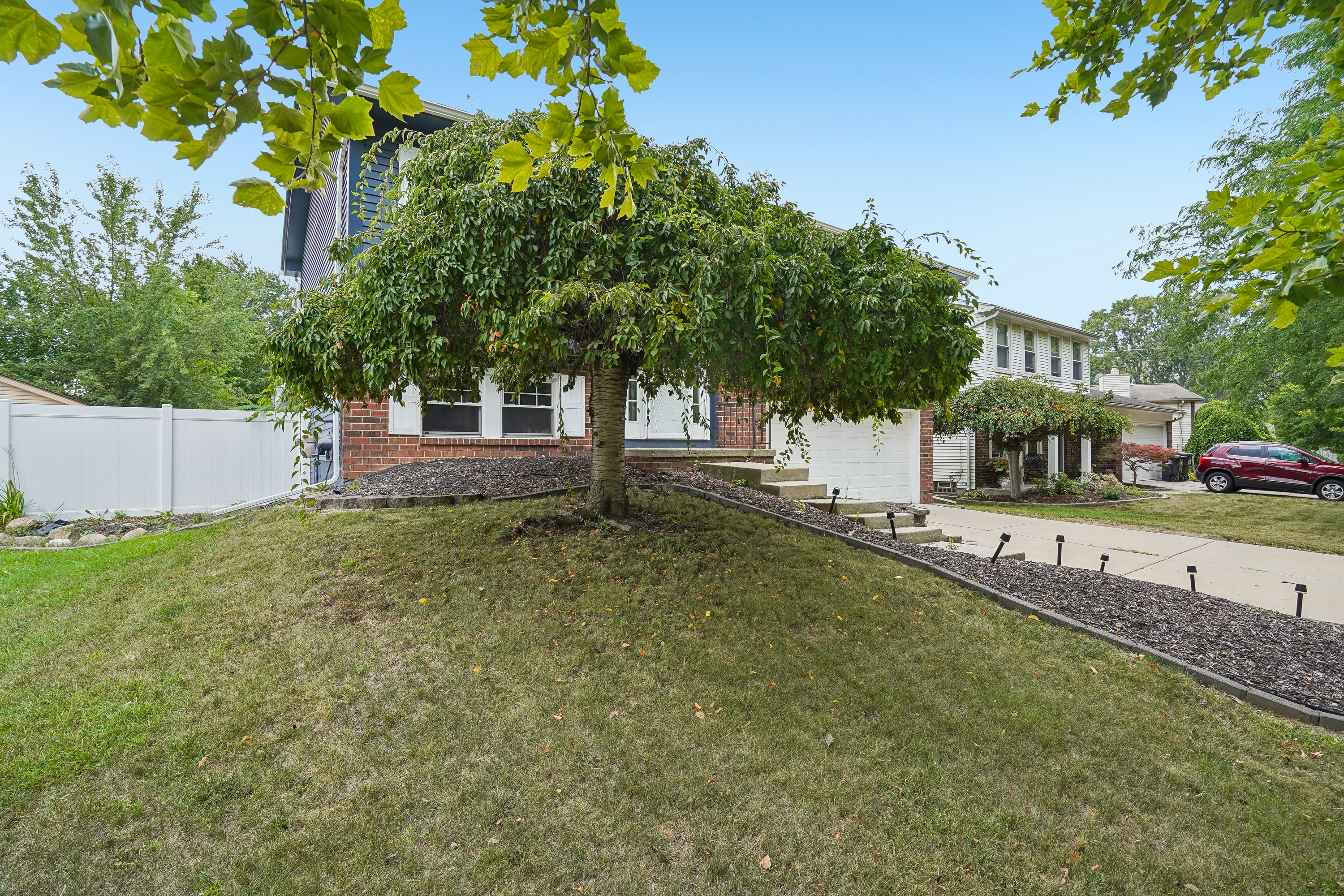 Photo 32 of 37 of 18923 Orleans Pl, Woodhaven, MI