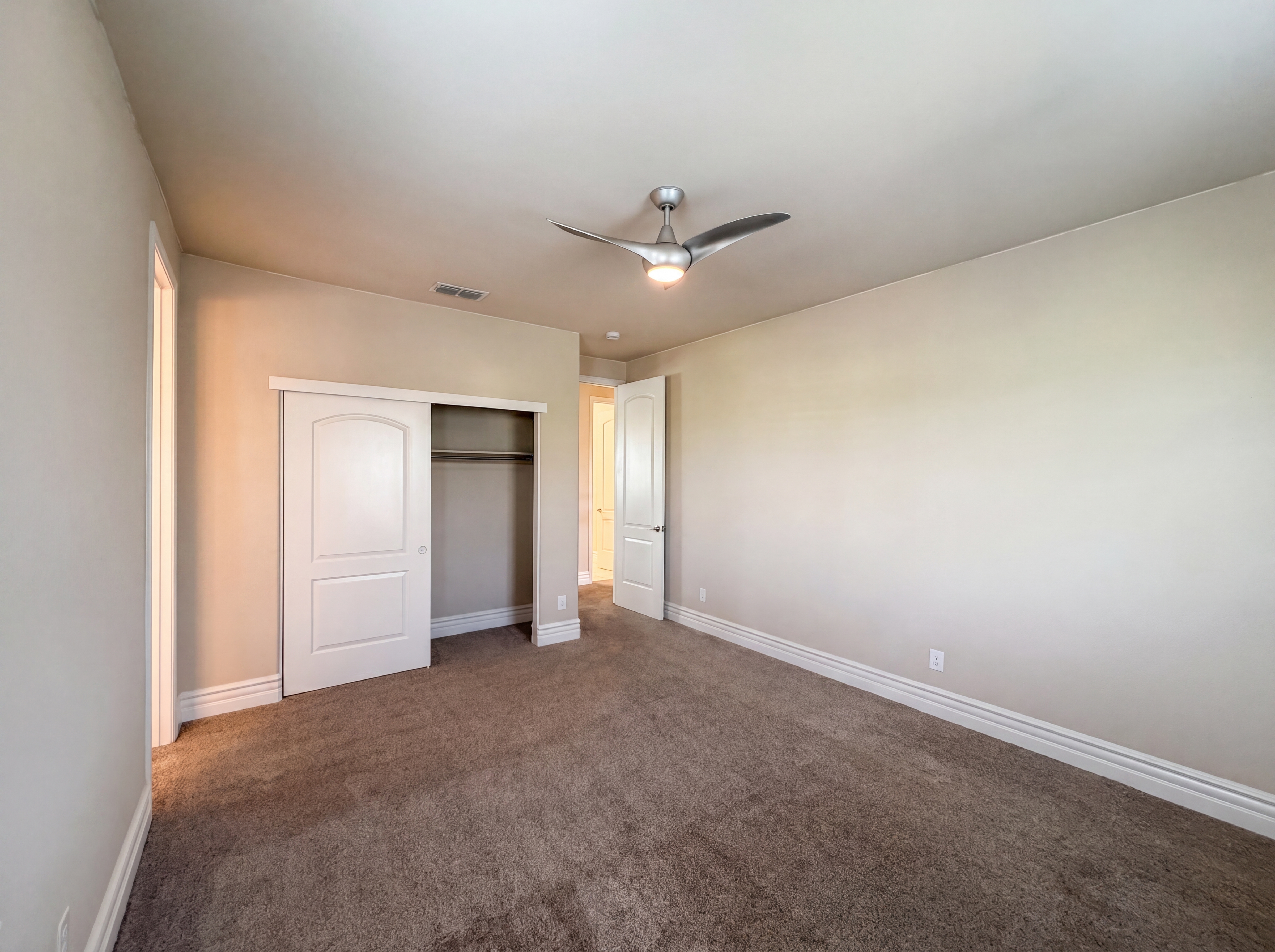 Photo 30 of 36 of 5601 Lakepointe Dr, Rocklin, CA