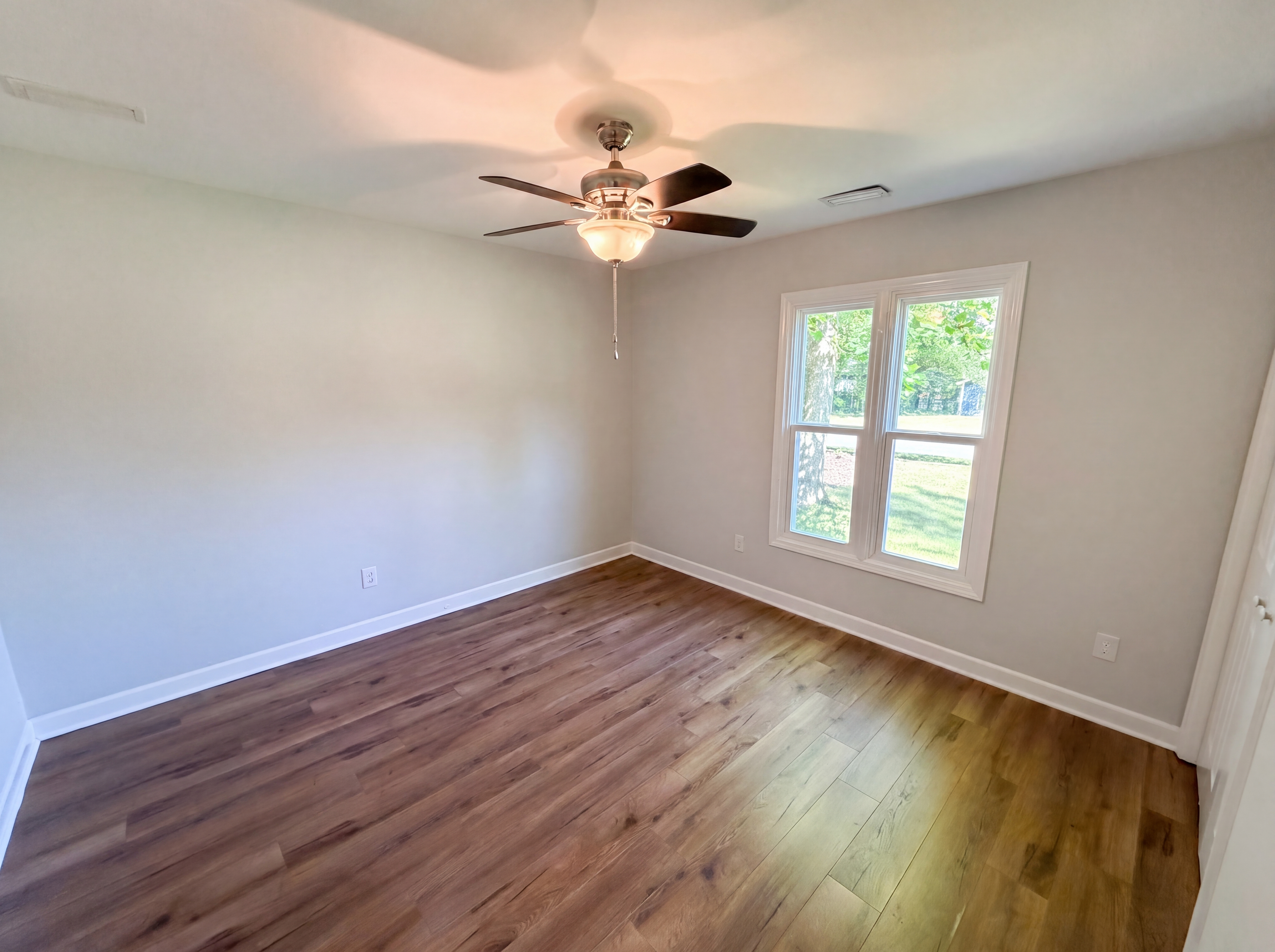 Photo 13 of 24 of 4554 Strangford Ave, Charlotte, NC