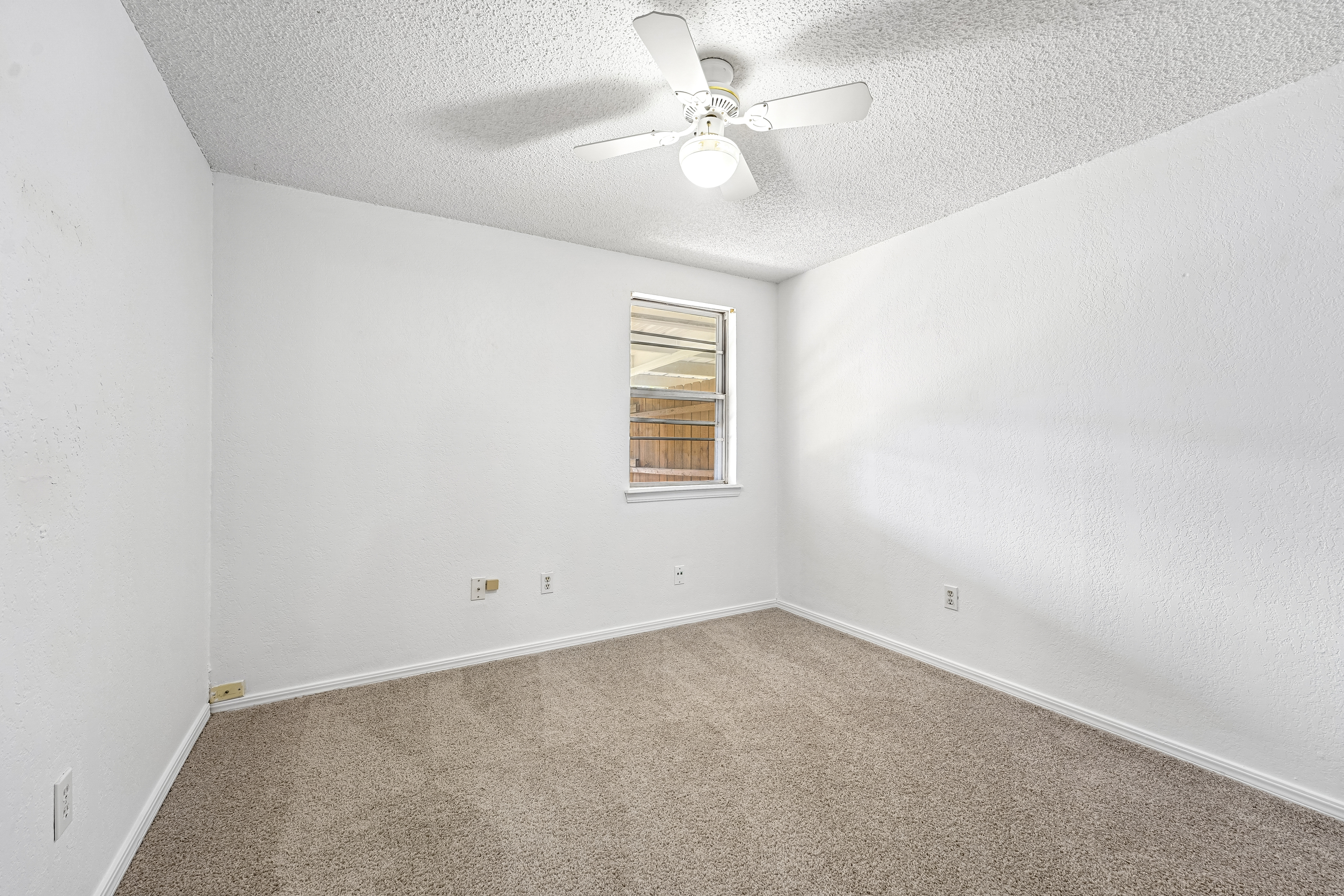 Photo 13 of 20 of 8404 S Brookline Ave, Oklahoma City, OK
