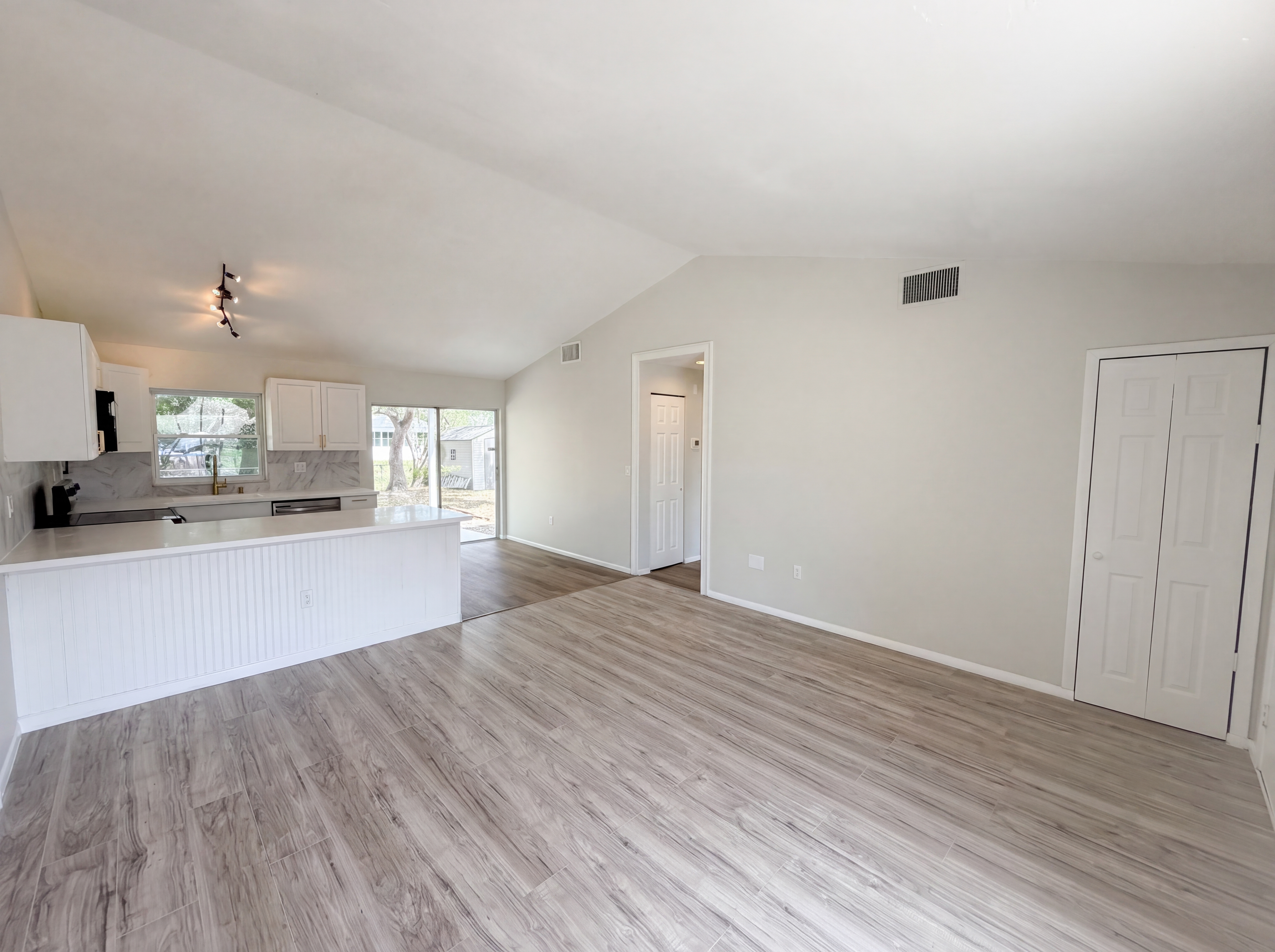 Photo 10 of 20 of 3130 Ludlow Dr, New Port Richey, FL