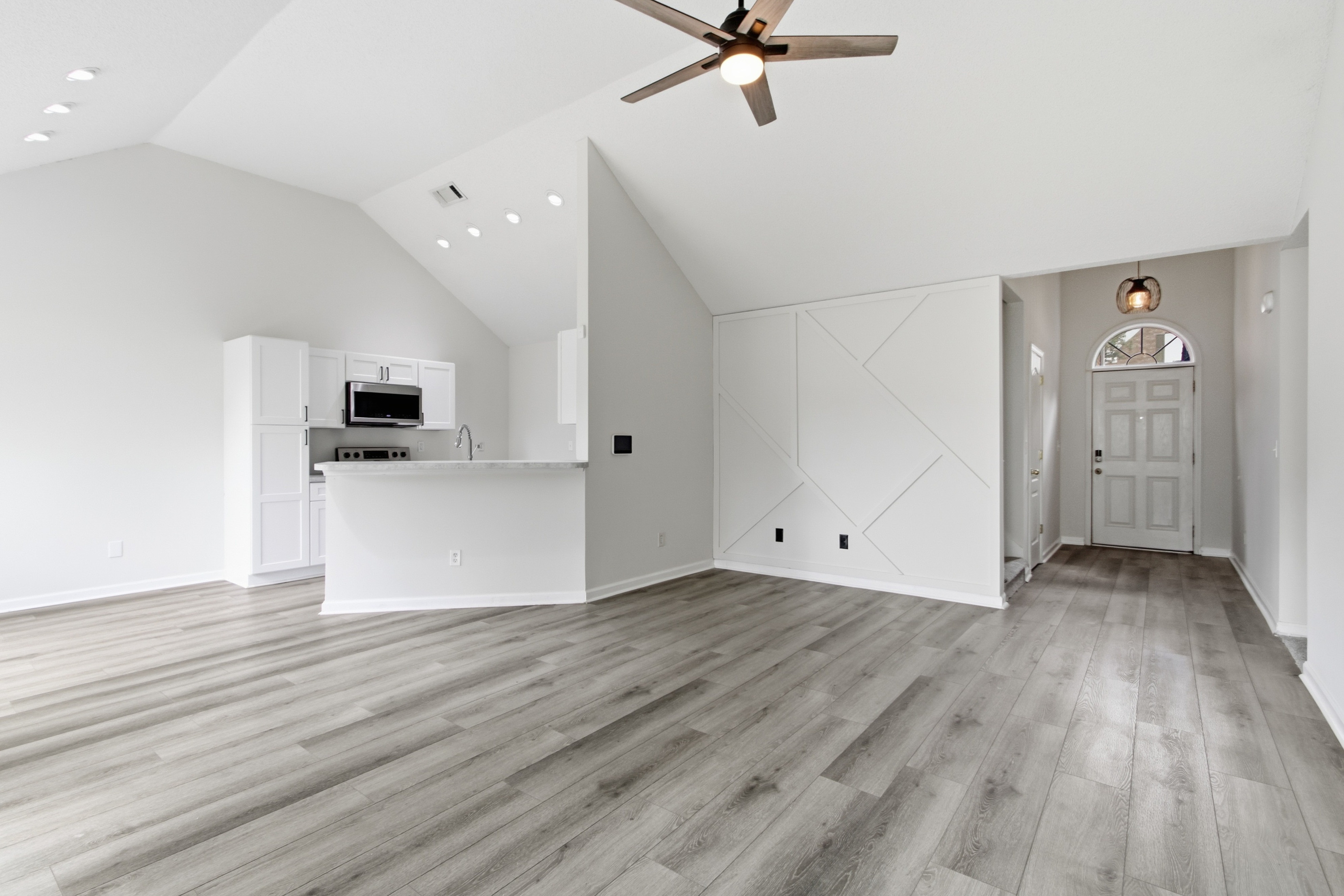 Photo 9 of 31 of 3708 Walnut Creek Way, Lithonia, GA