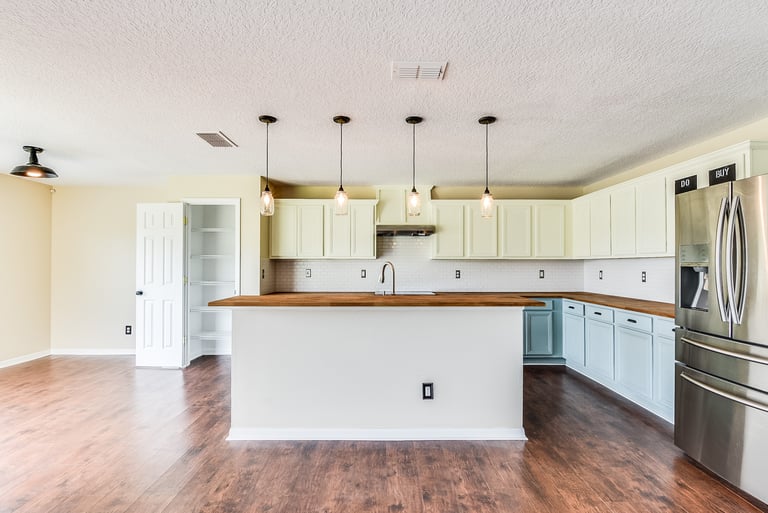 Photo 2 of 27 - 1519 Pier St, Clermont, FL 34711