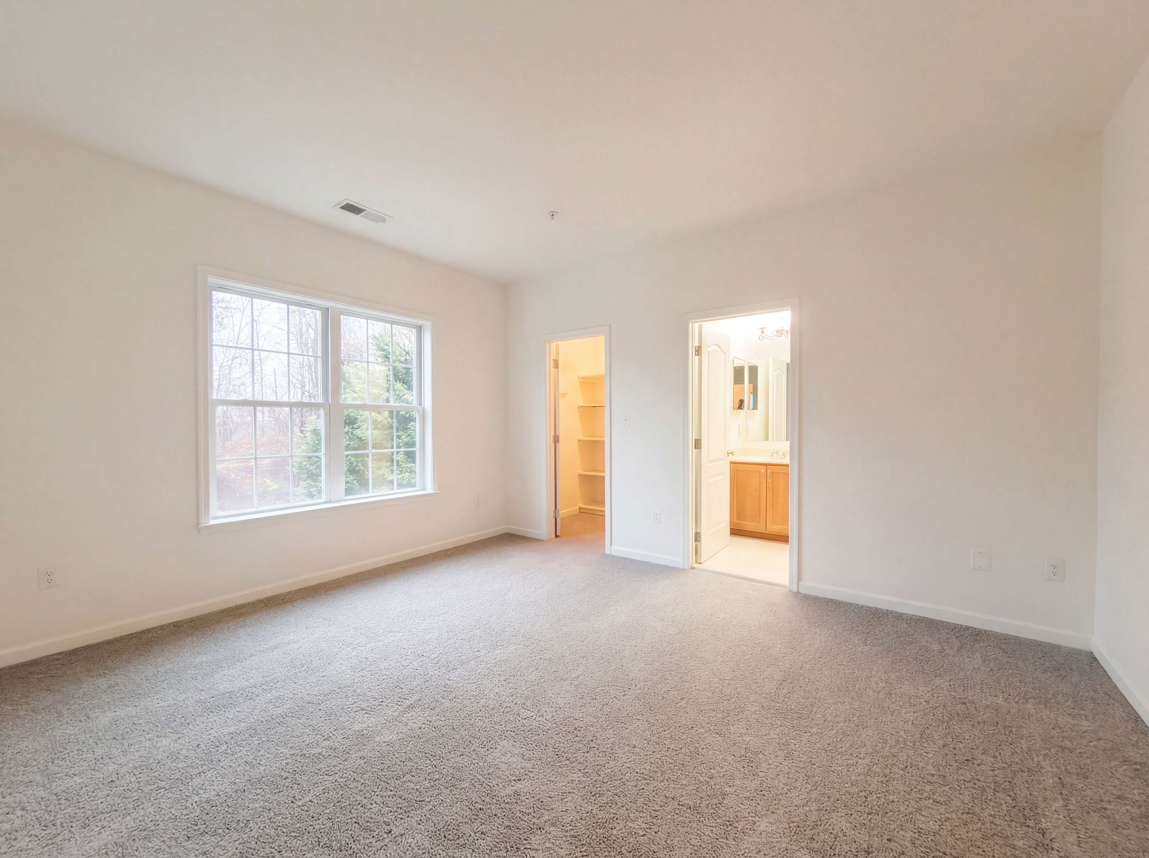 Photo 4 of 26 of 4012 Bridle Ridge Rd, Upper Marlboro, MD