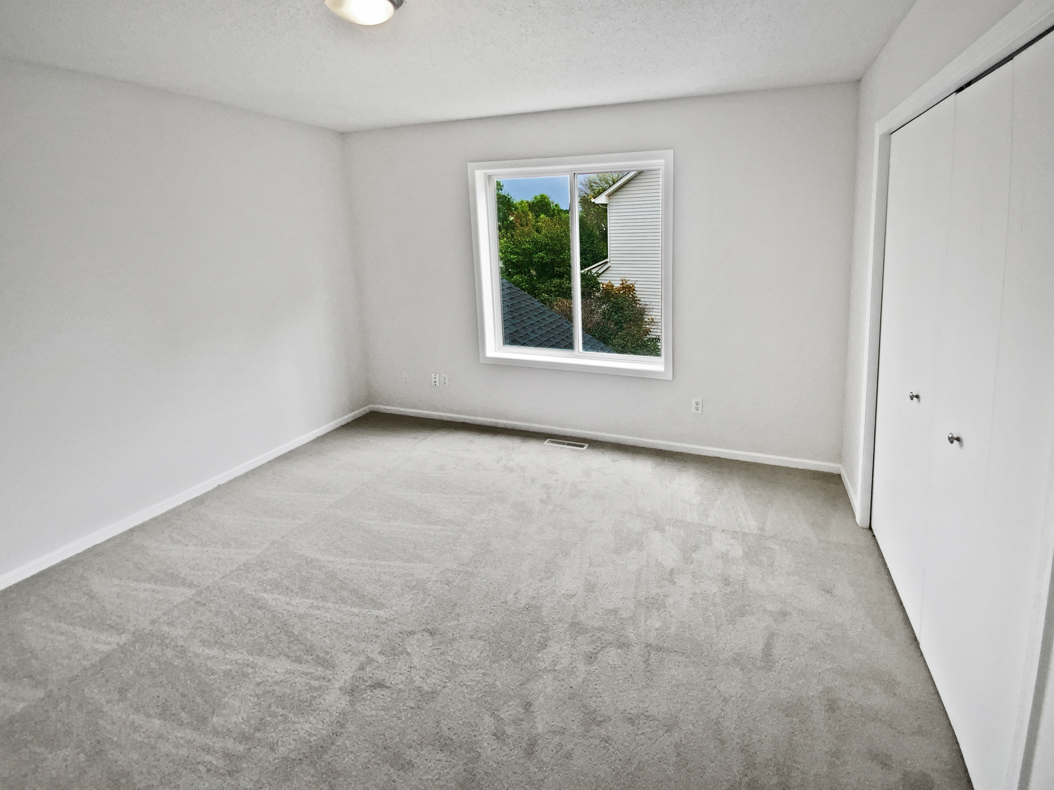Photo 14 of 23 of 17837 Haralson Dr, Eden Prairie, MN