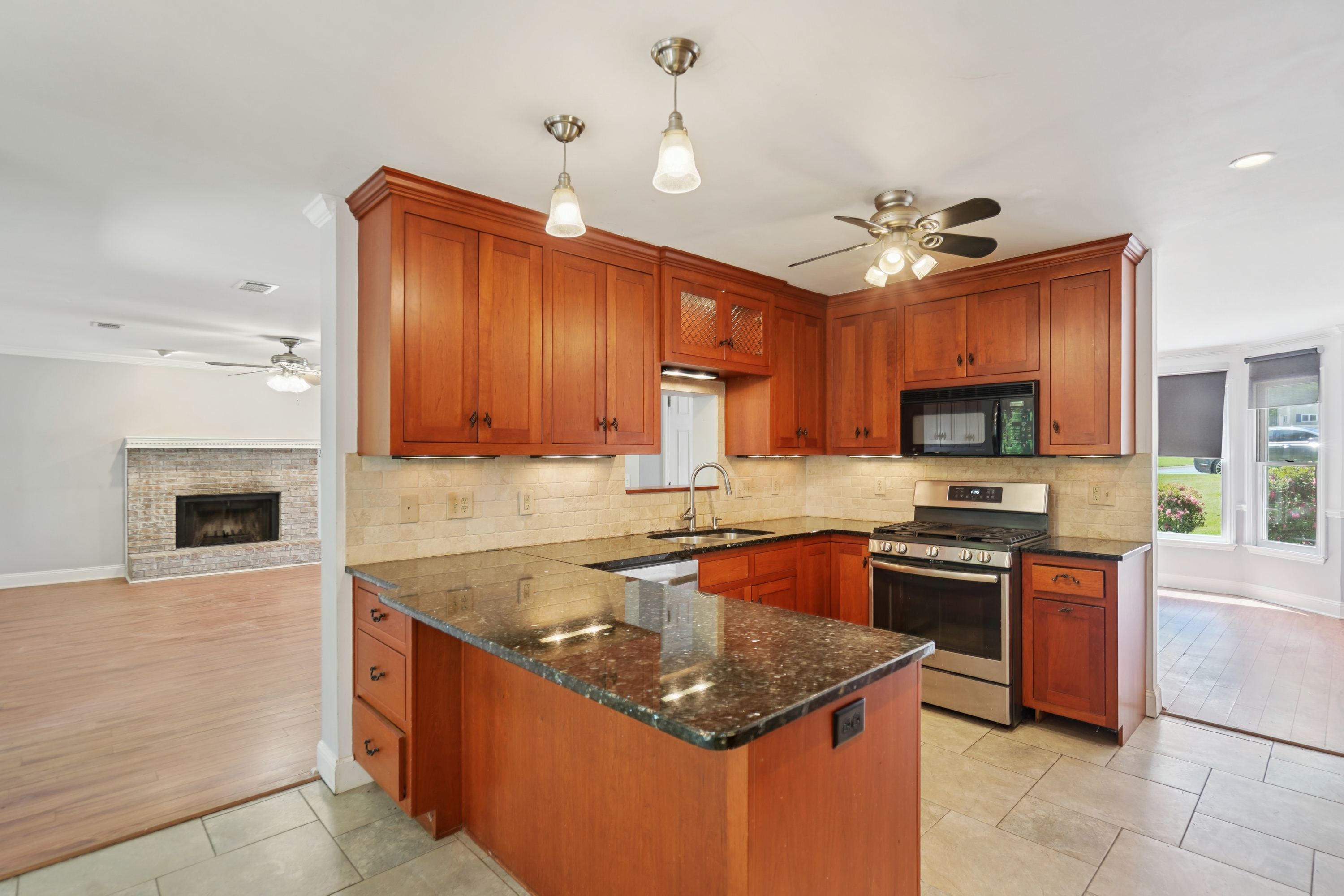 Photo 2 of 30 of 1172 Dogwood Forest Dr NE, Marietta, GA