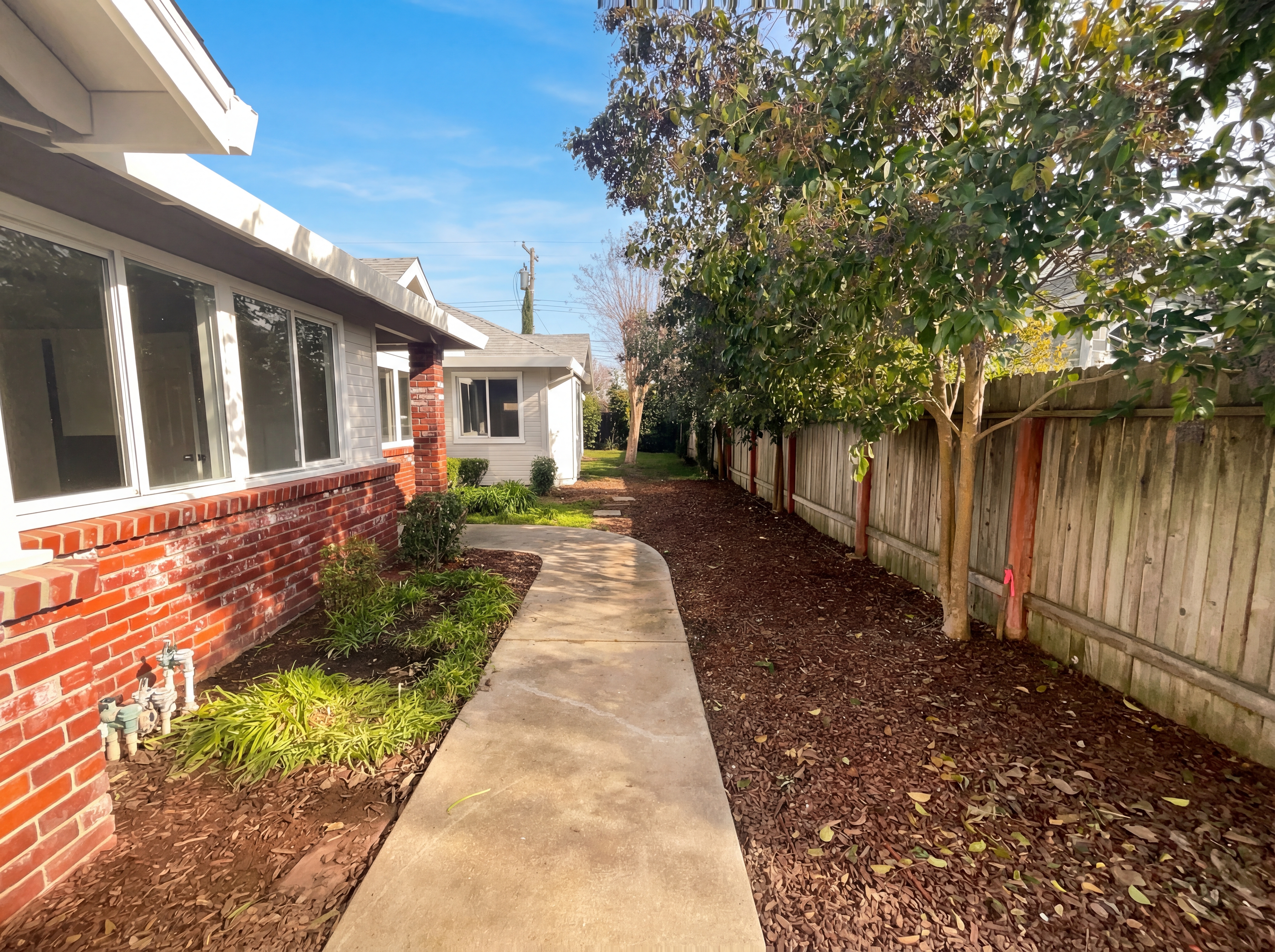 Photo 6 of 28 of 4744 Ponderay Ln, Sacramento, CA