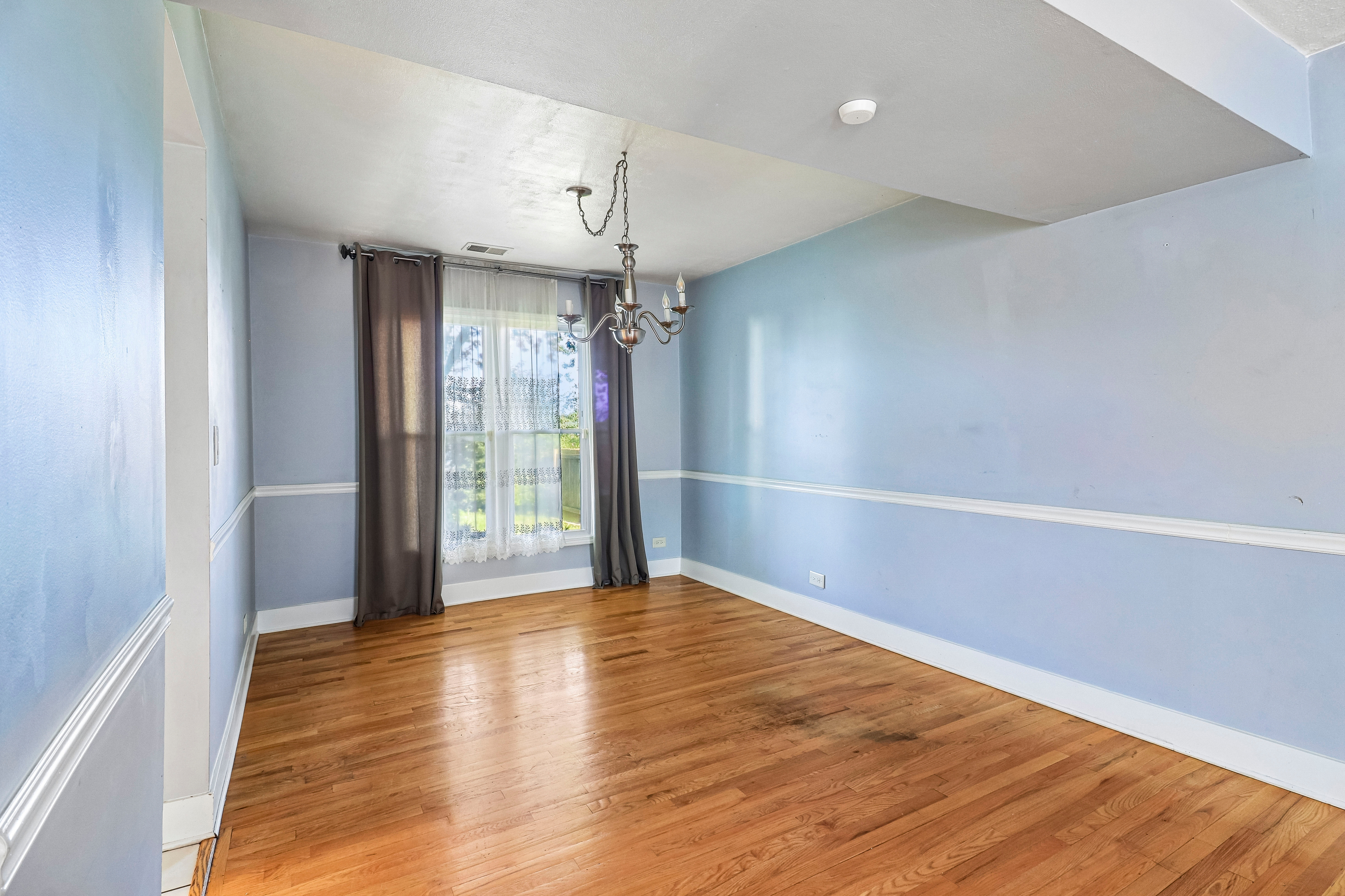 Photo 9 of 39 of 702 Buffalo Cir, Carol Stream, IL