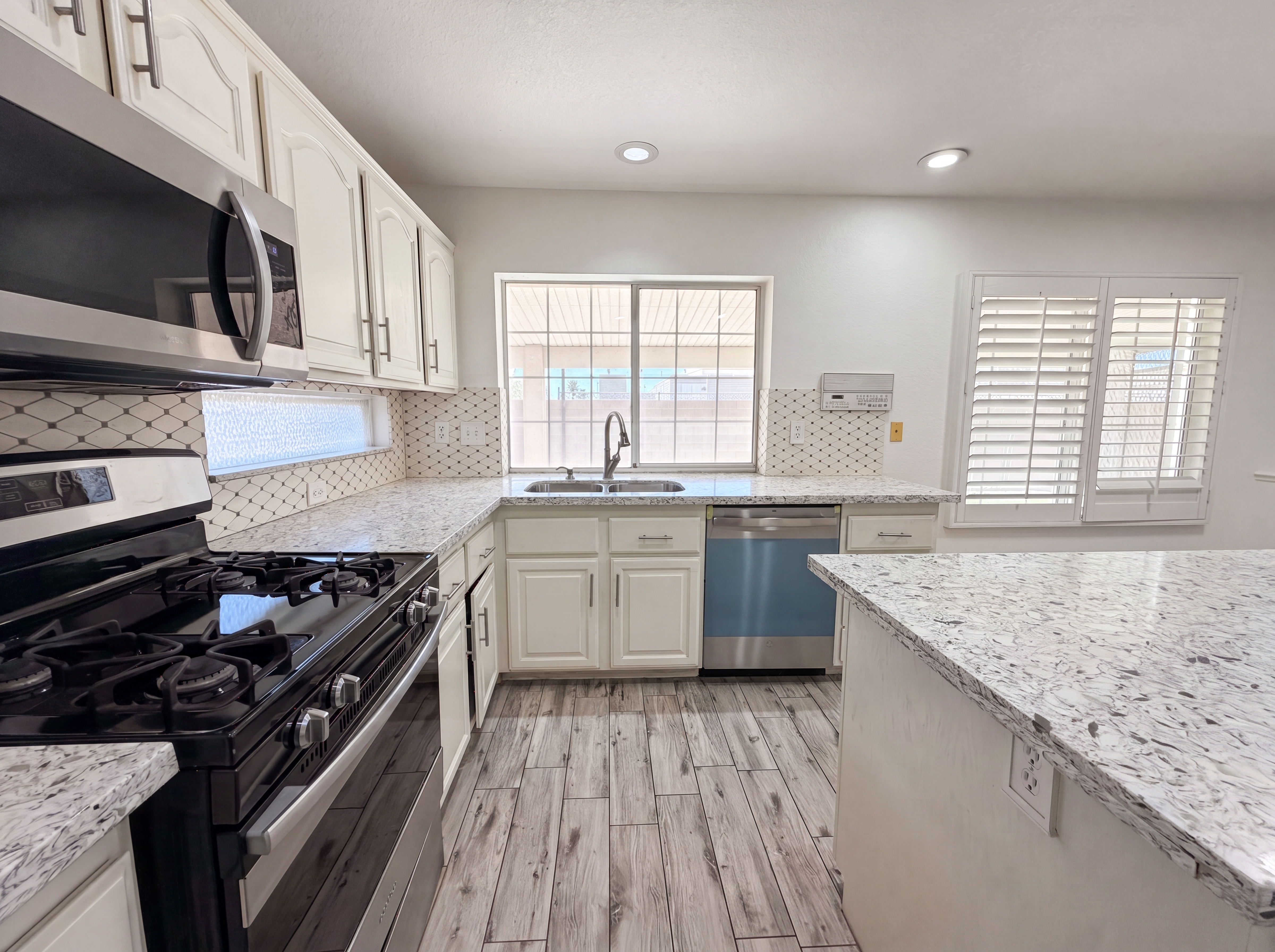 Photo 10 of 27 of 6335 Pavestone Ln, Las Vegas, NV