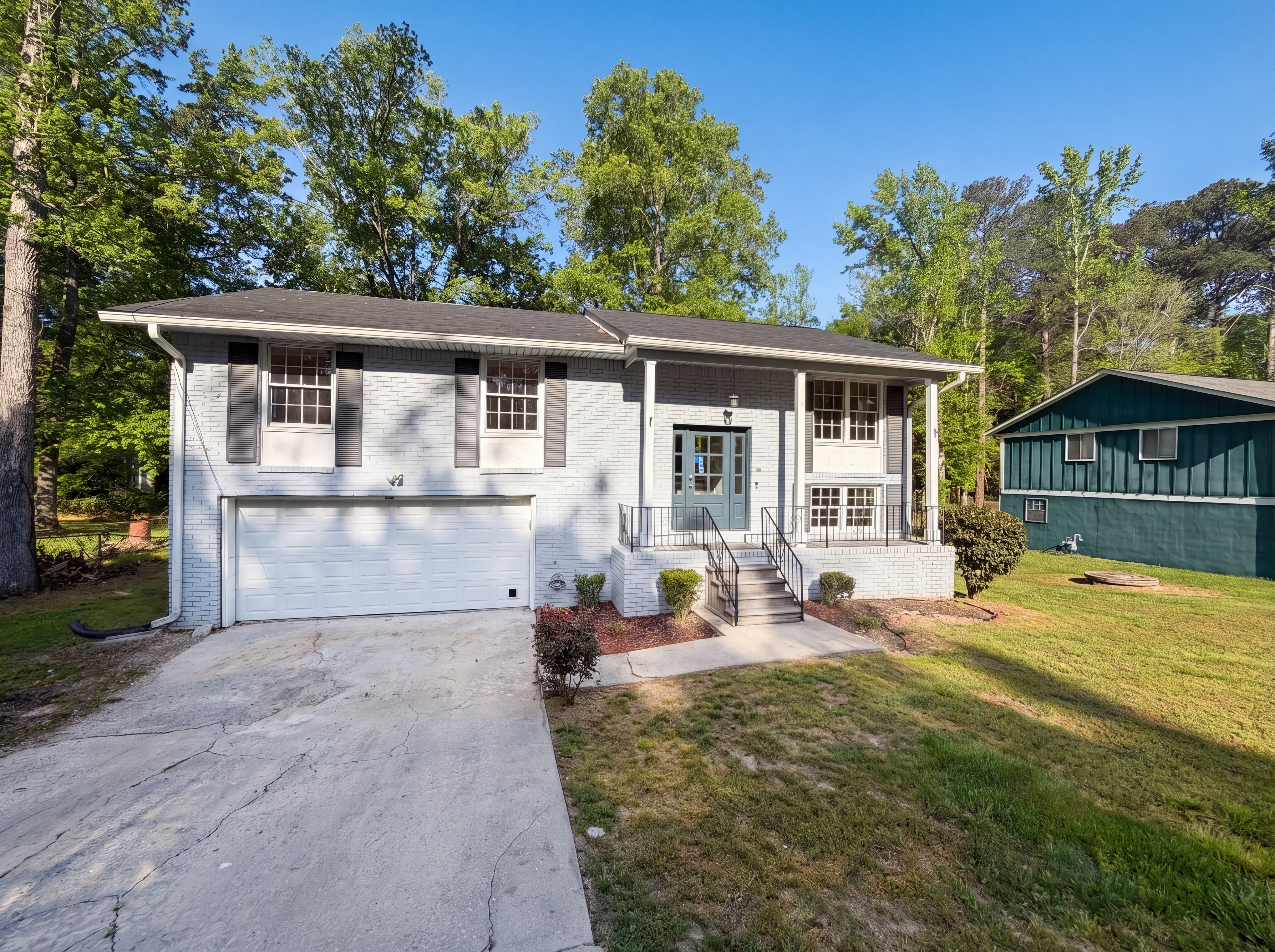 Photo 12 of 16 of 1010 Buckhurst Dr, Atlanta, GA