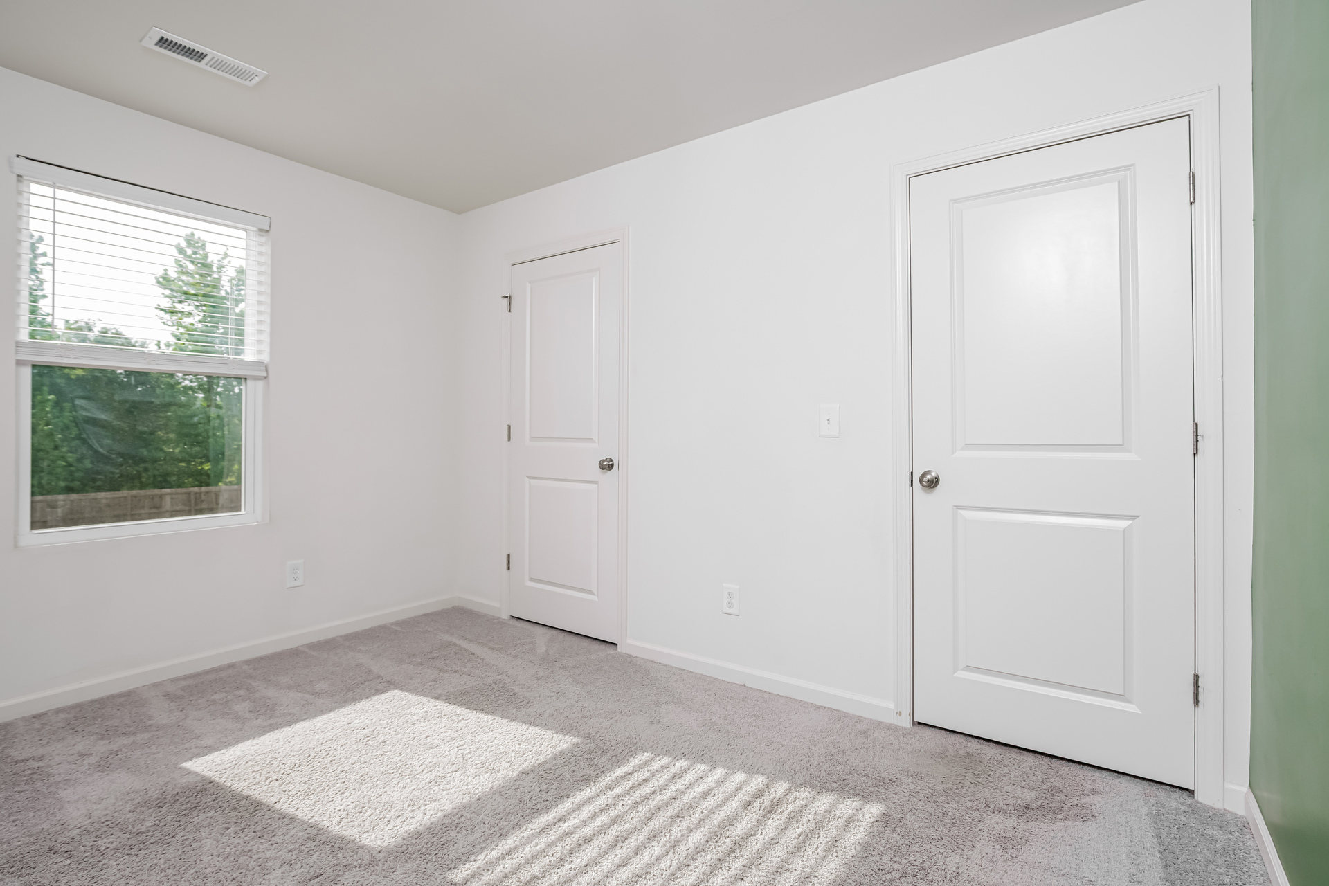 Photo 4 of 22 of 3411 Woodwind Ct, Kinston, NC
