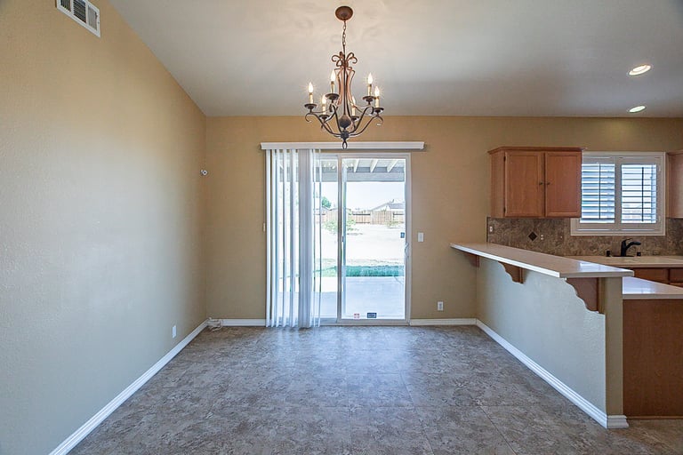 Photo 8 of 23 - 21250 Seibel Ln, Apple Valley, CA 92308
