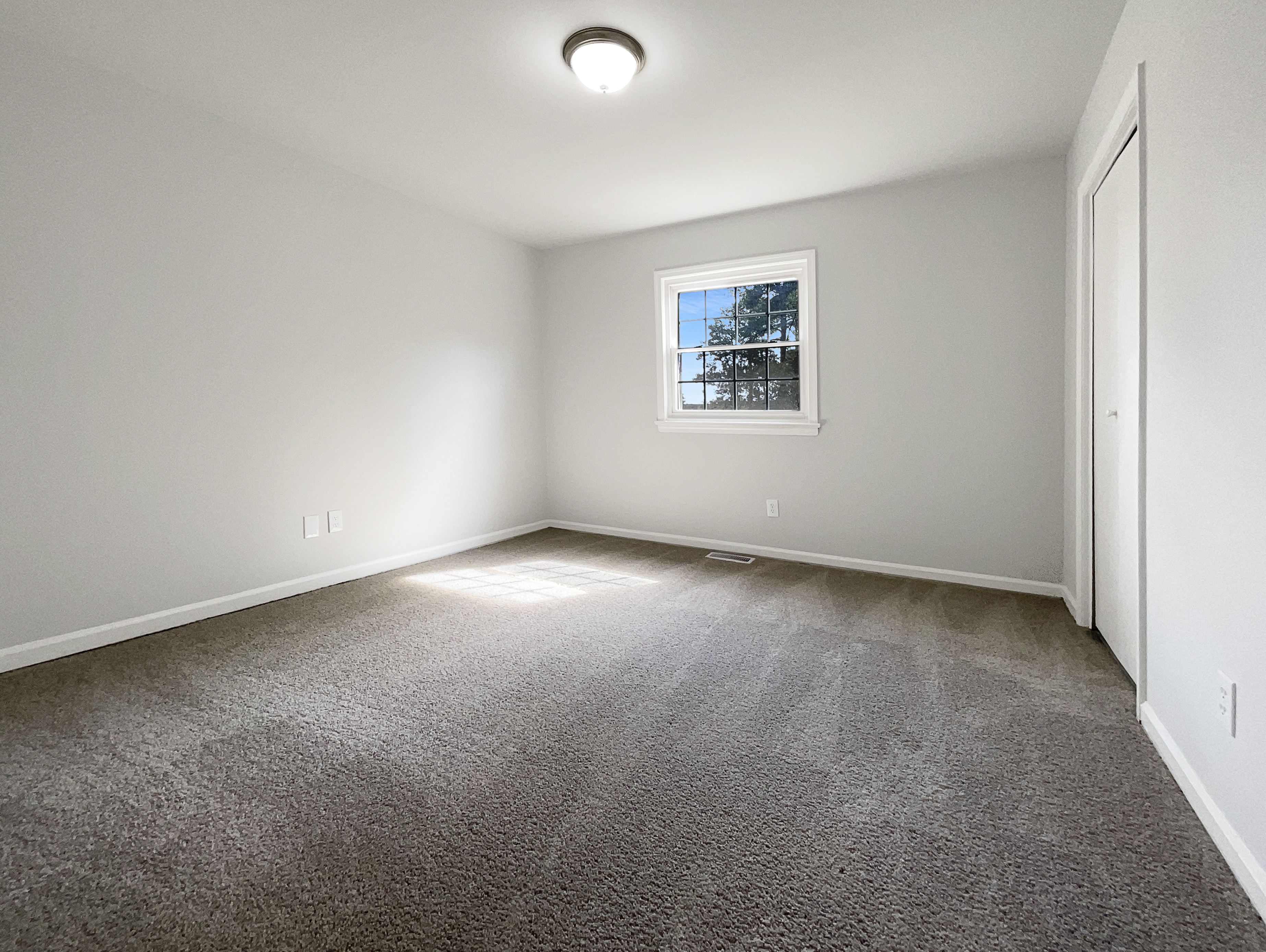Photo 4 of 15 of 3737 Jamestown Cir, Raleigh, NC