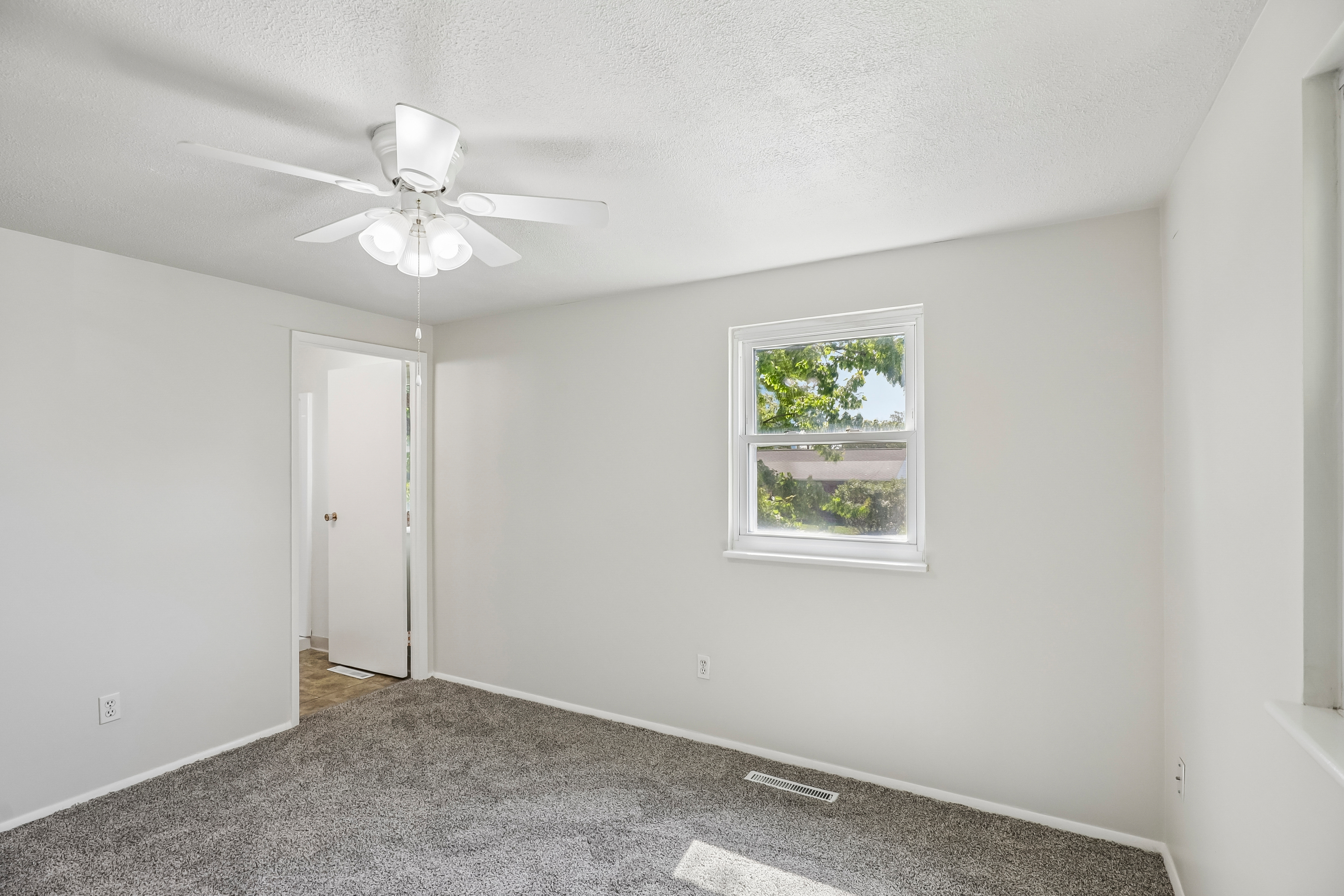Photo 35 of 39 of 6423 Luton Ct, Dayton, OH