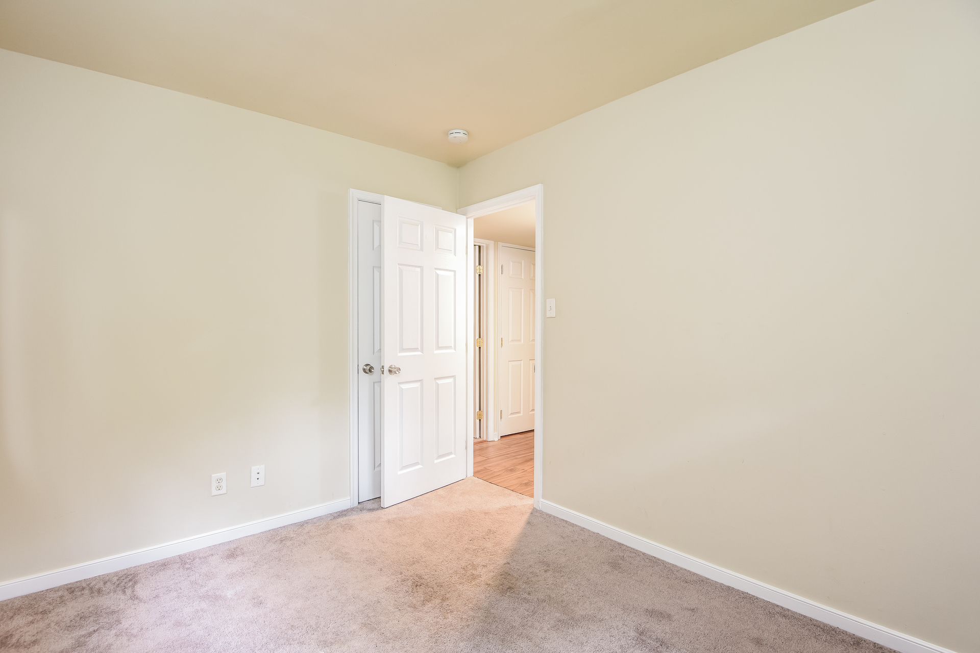 Photo 16 of 22 of 9304 Farmington Dr, Henrico, VA