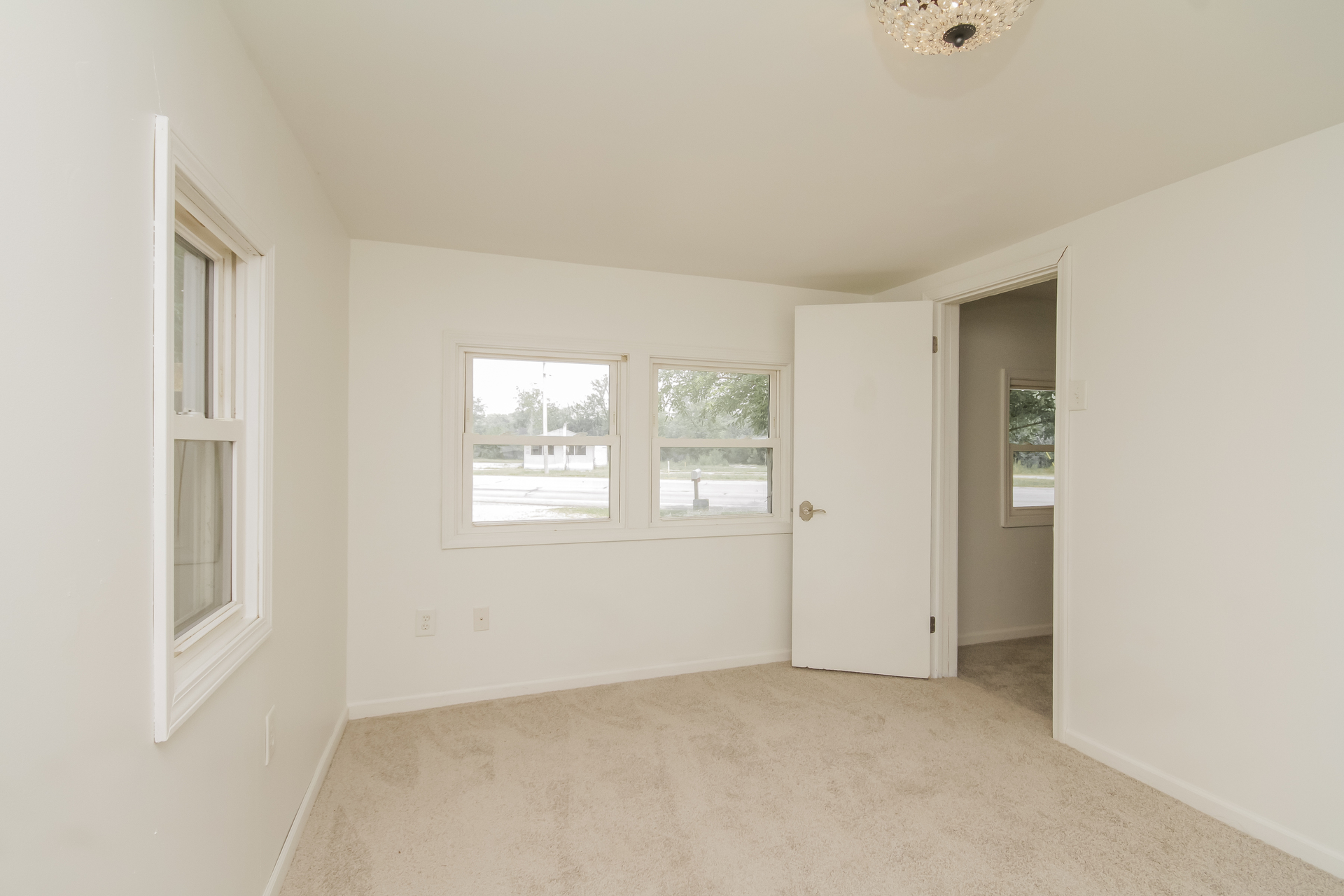 Photo 11 of 22 of 1107 E Joliet St, Crown Point, IN