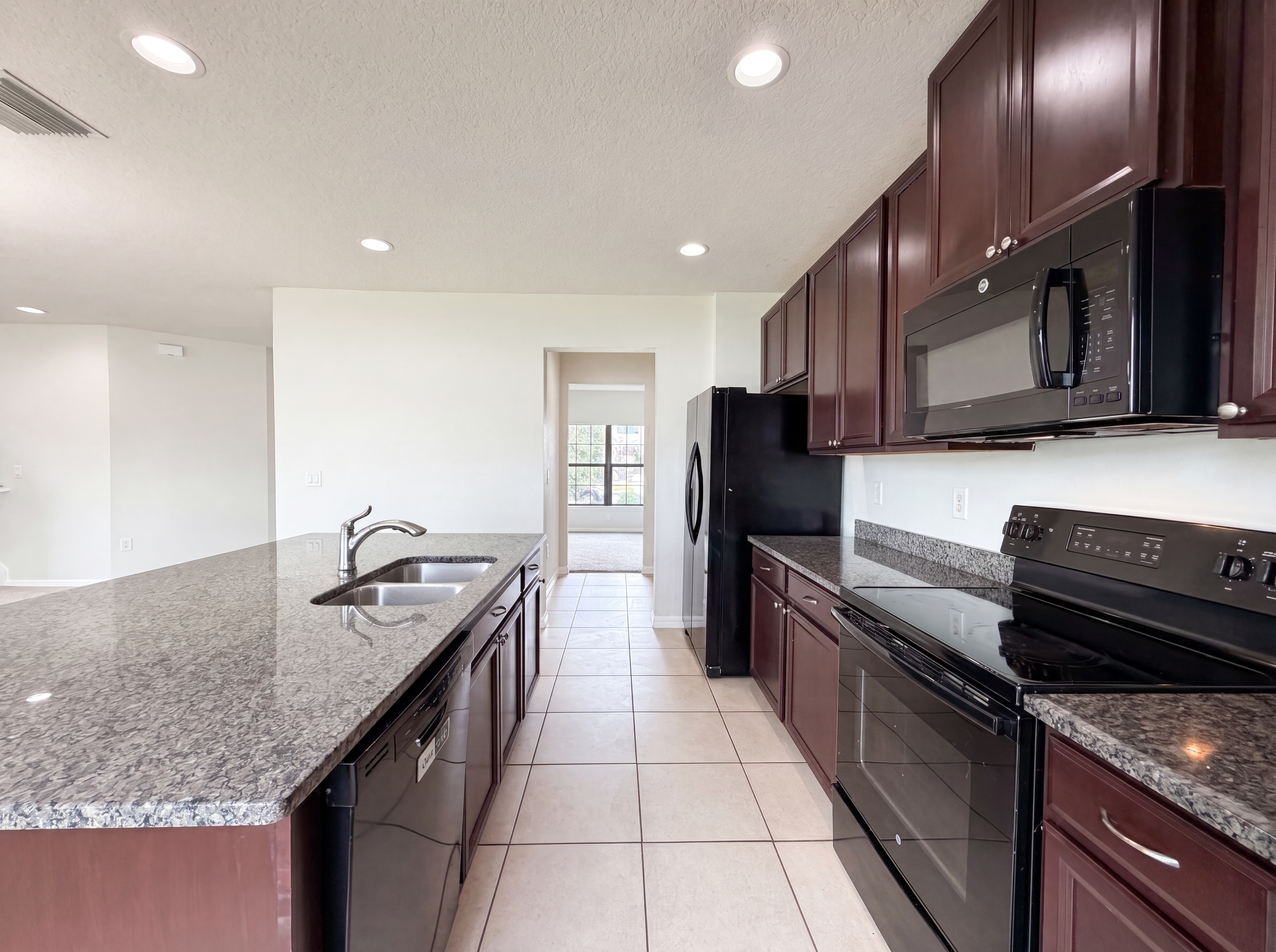 Photo 10 of 29 of 14207 Alistar Manor Dr, Wimauma, FL