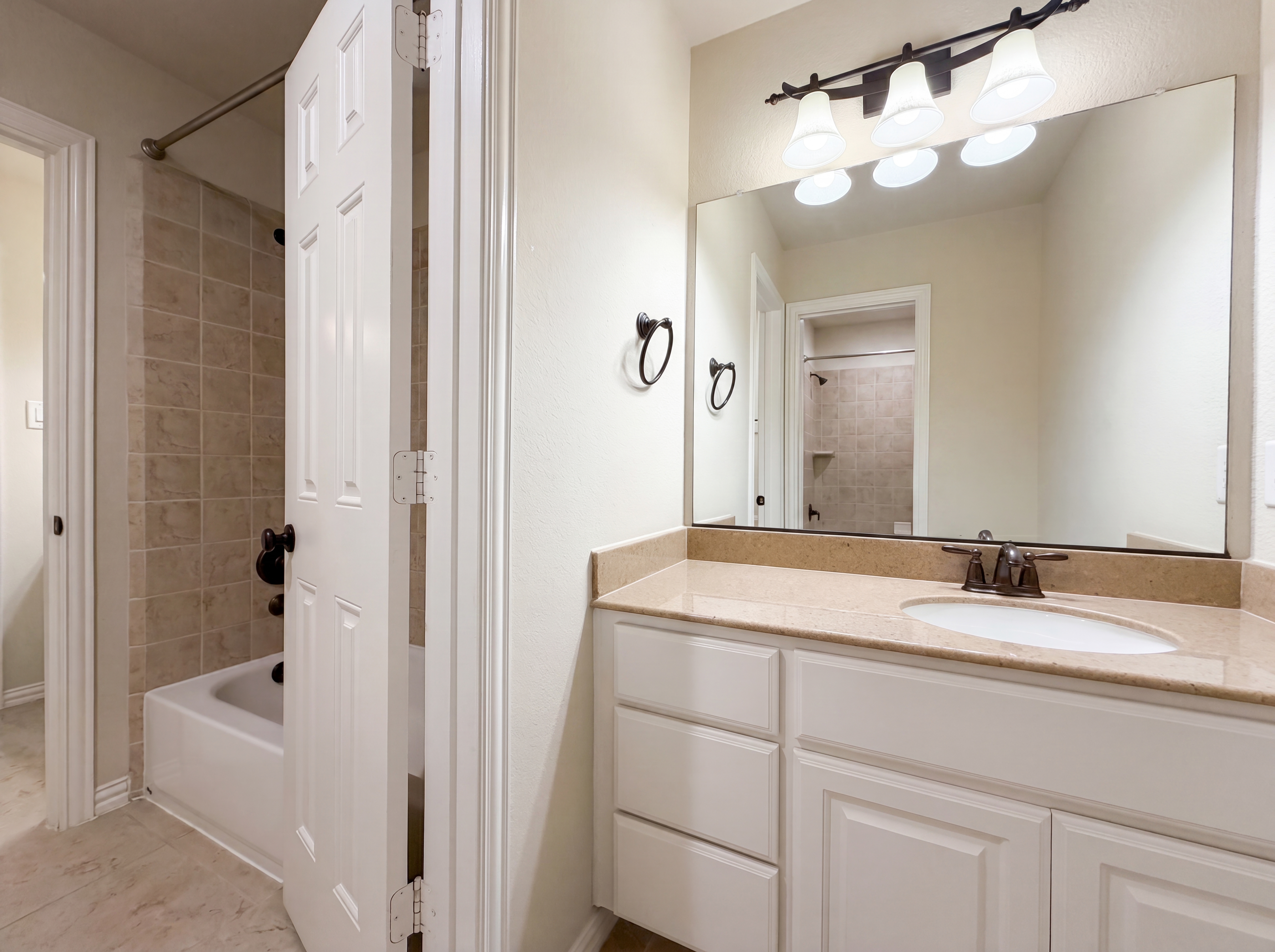 Photo 25 of 29 of 27911 Warren Park Dr, Katy, TX