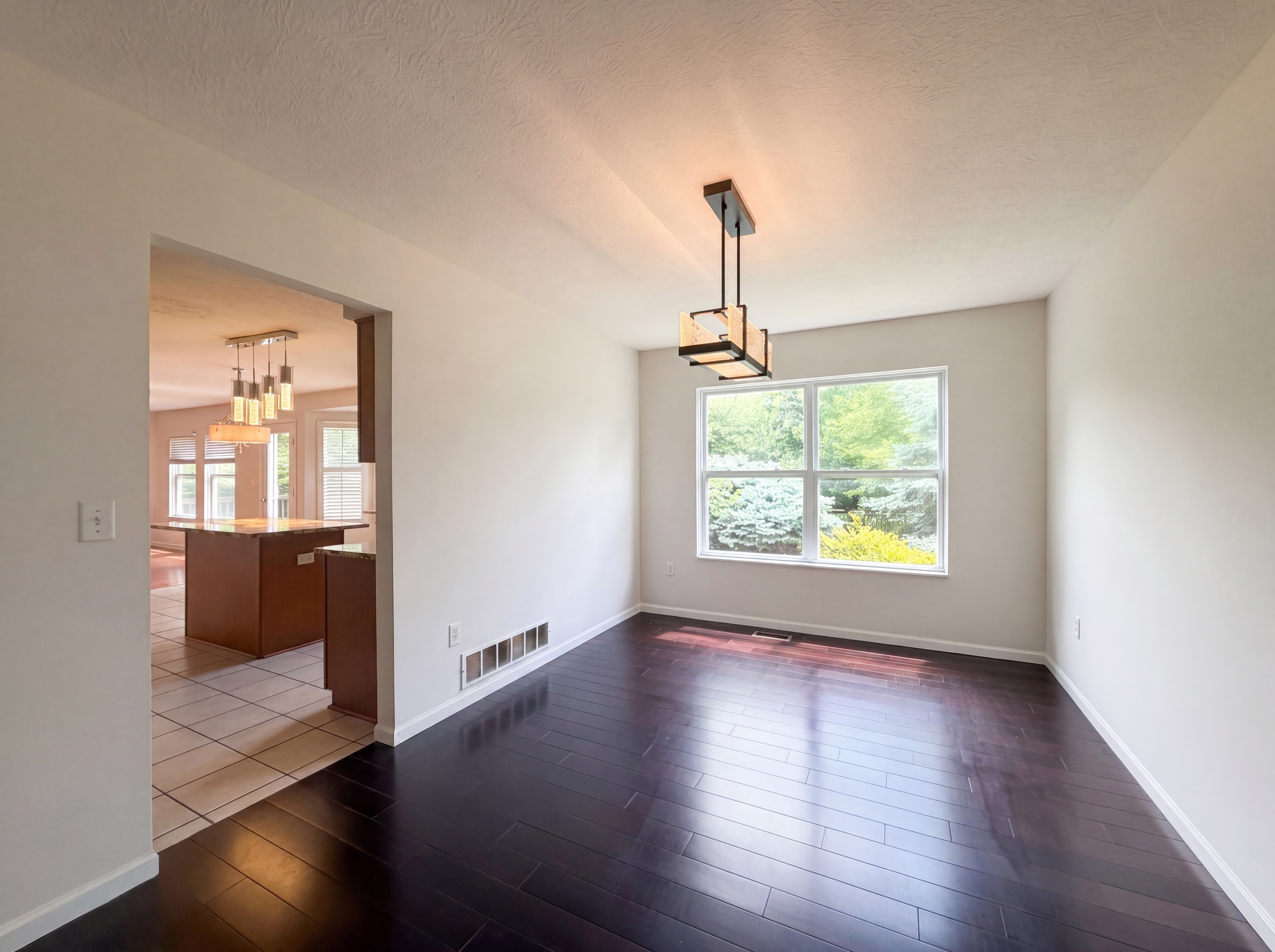 Photo 9 of 44 of 7966 Lazelle Woods Dr, Westerville, OH