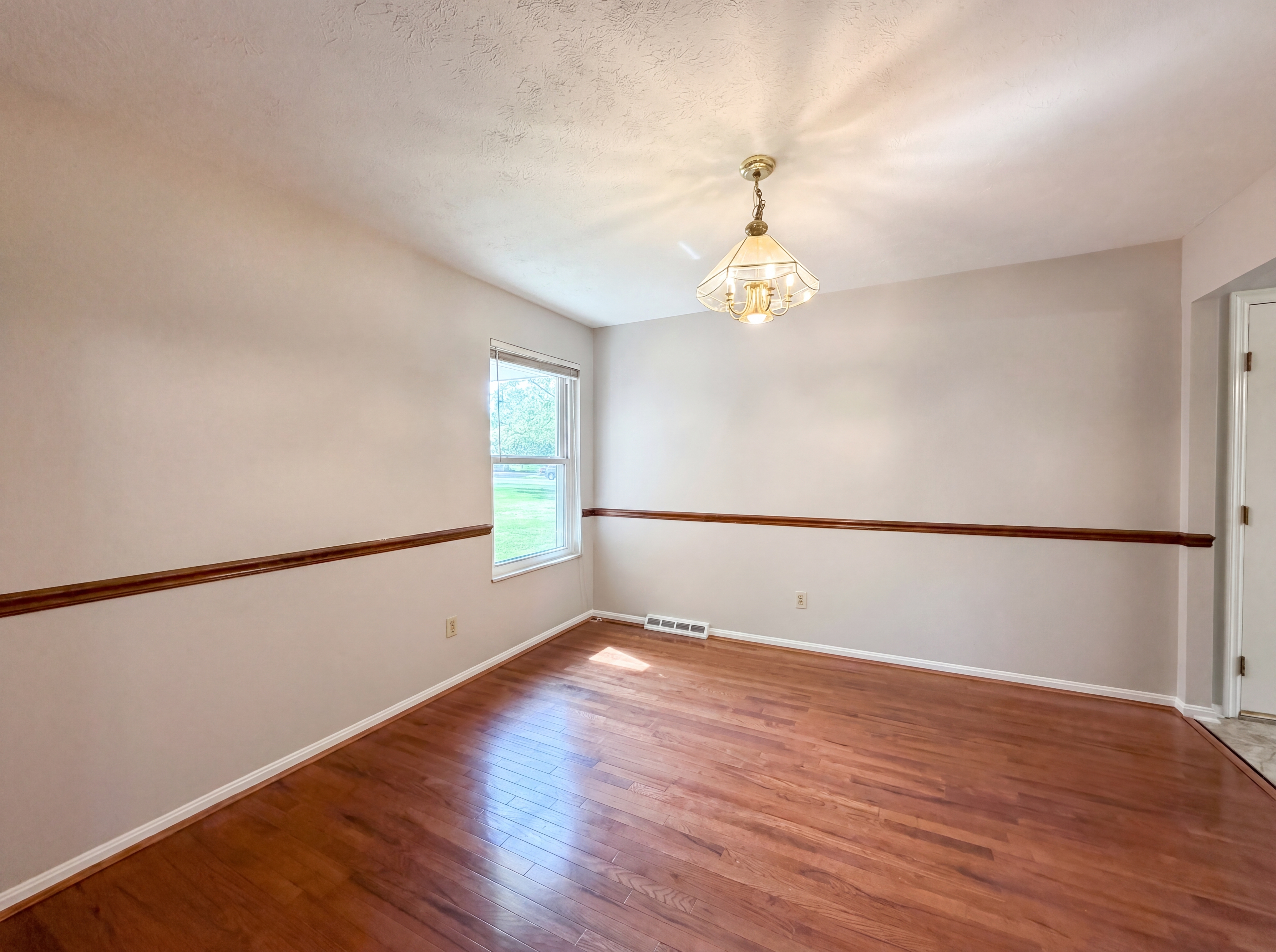 Photo 9 of 22 of 2086 Resor Rd, Fairfield, OH