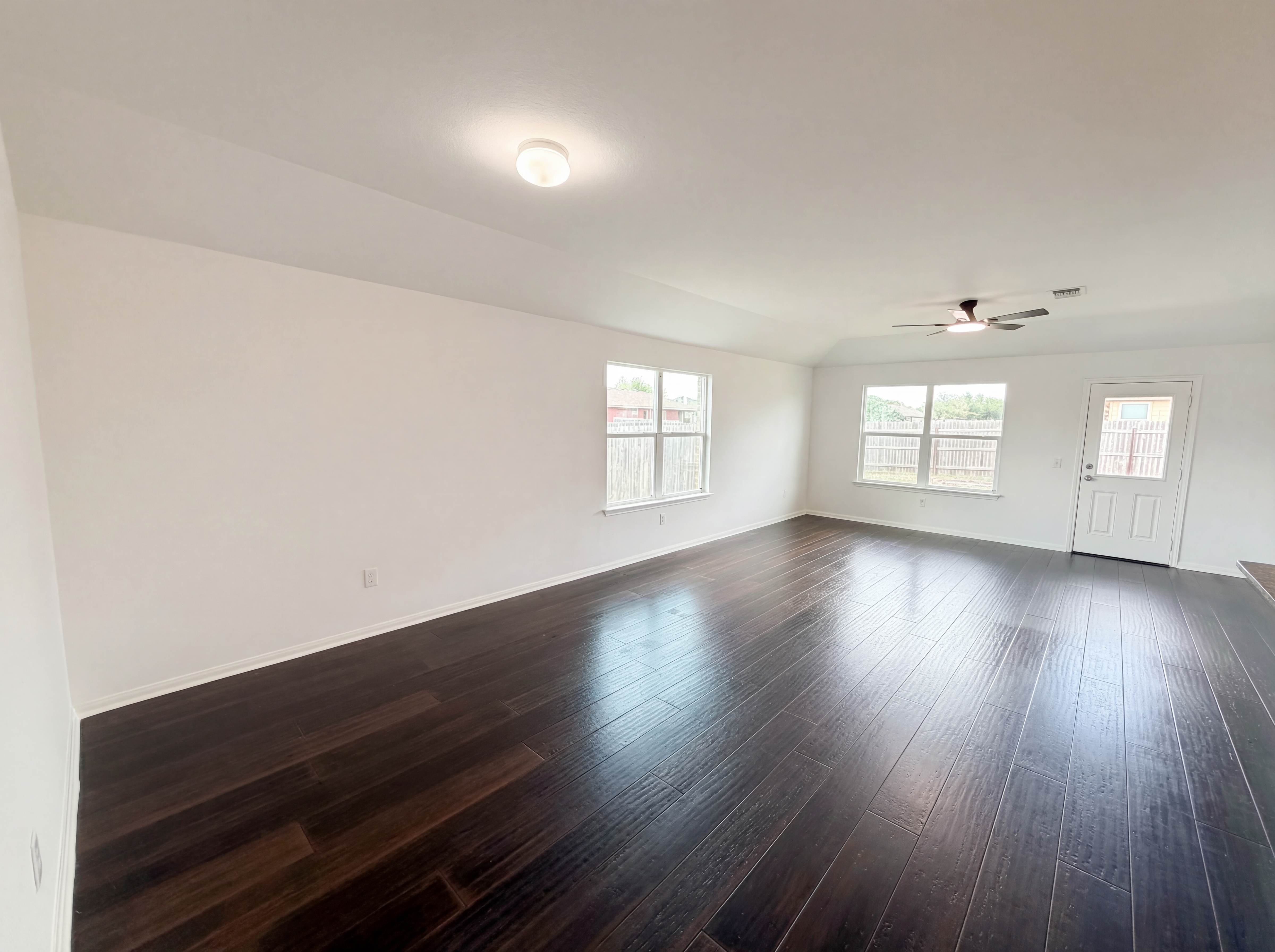 Photo 15 of 23 of 201 Camellia Dr, Hutto, TX