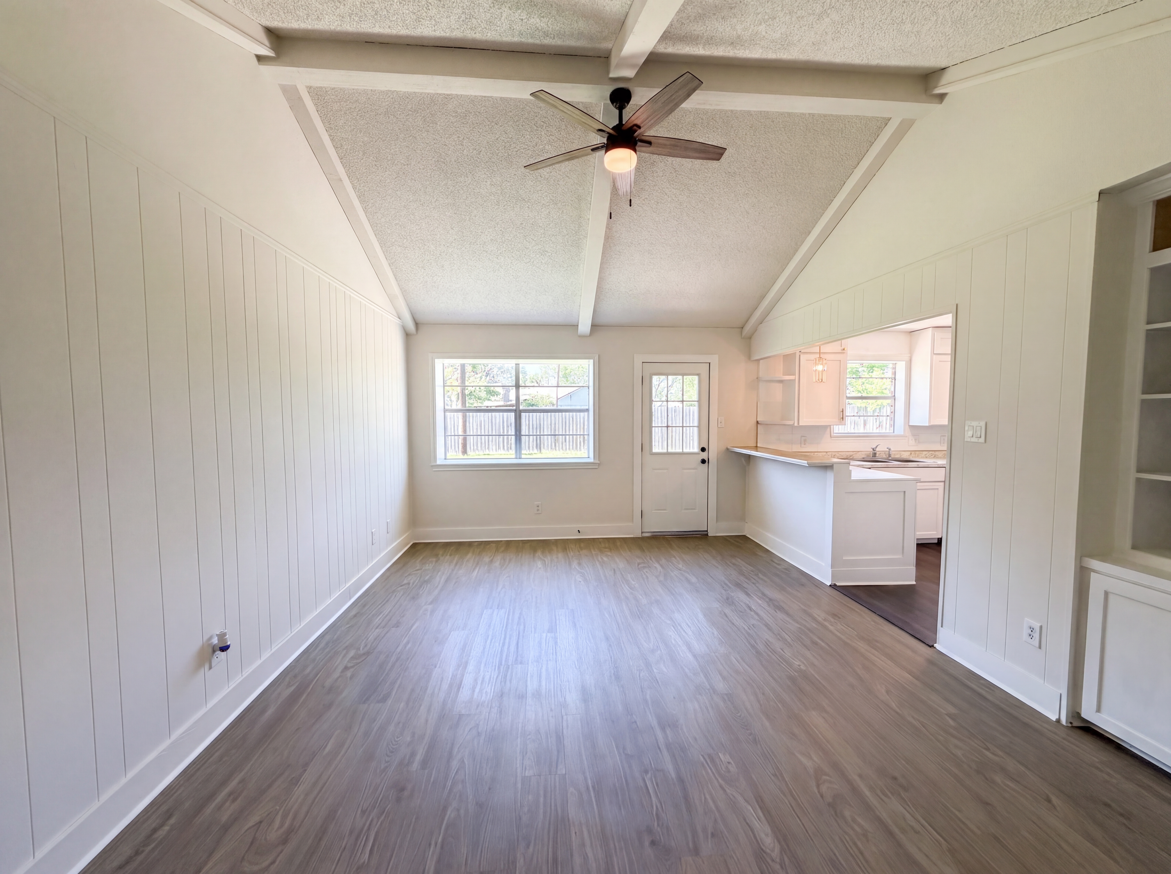 Photo 3 of 18 of 12614 A Bar Dr, Santa Fe, TX