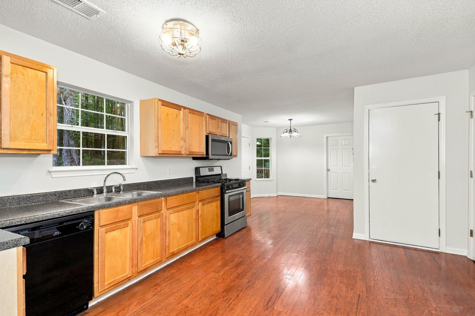 Photo 2 of 22 of 96 Ashtonbrook Dr, McDonough, GA