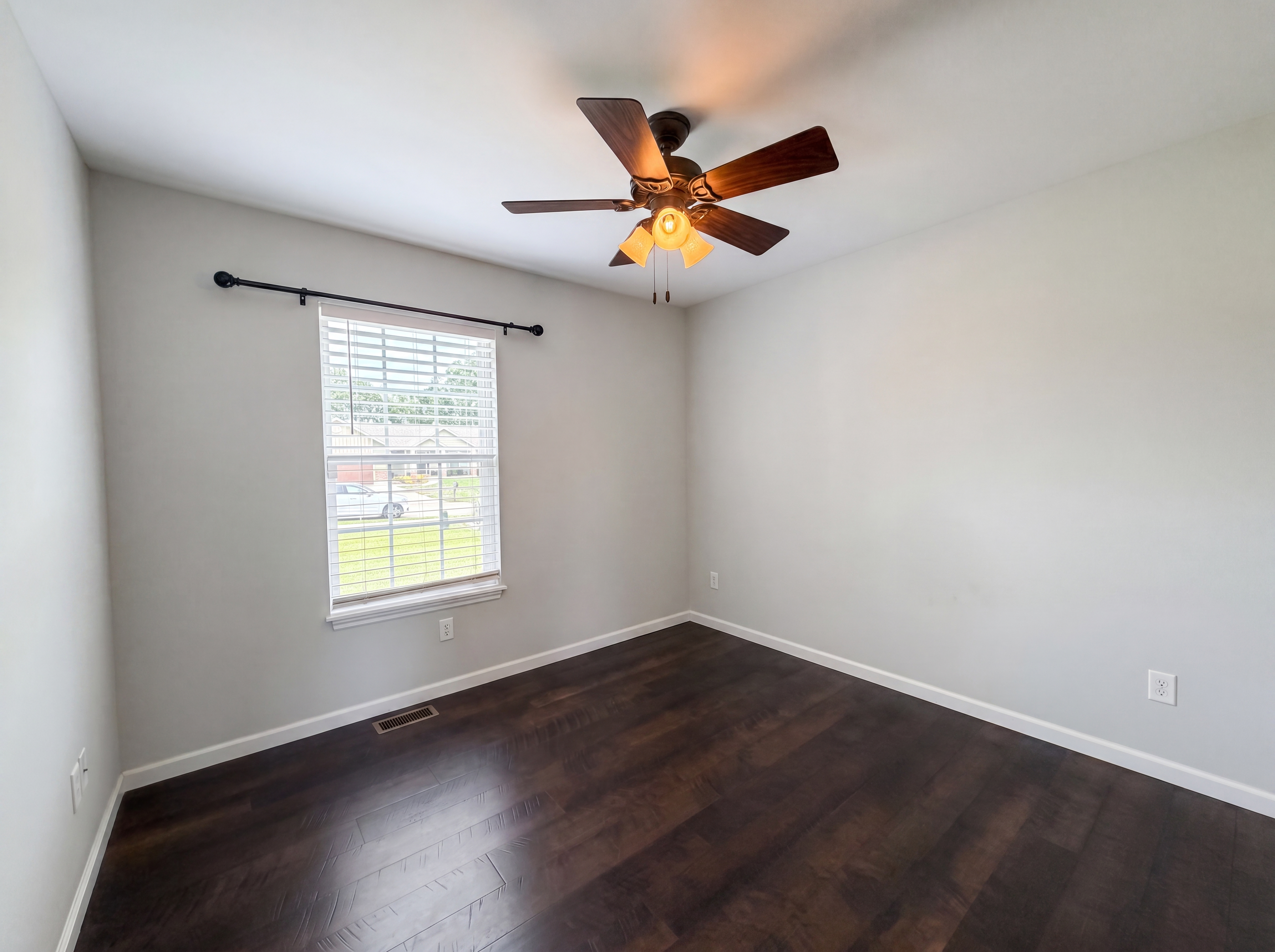 Photo 10 of 28 of 139 Palace Way Dr, Troy, MO